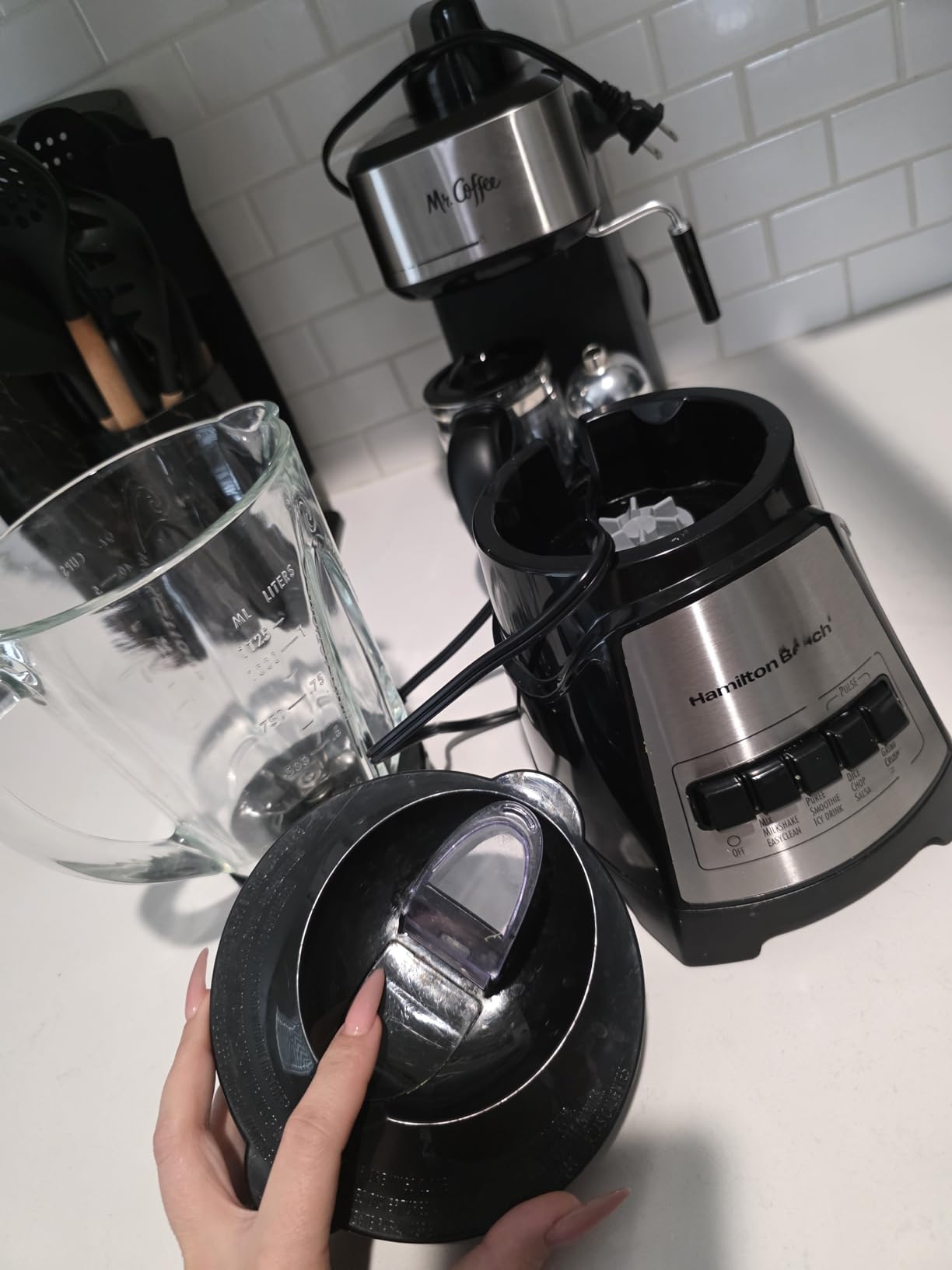 Hamilton Beach Power Elite Wave Action Blender For Smoothies, 40 Oz Glass Jar, 12 Functions Including Puree, Crush Ice, 700 Watts, Black (58148A) customer photo 1