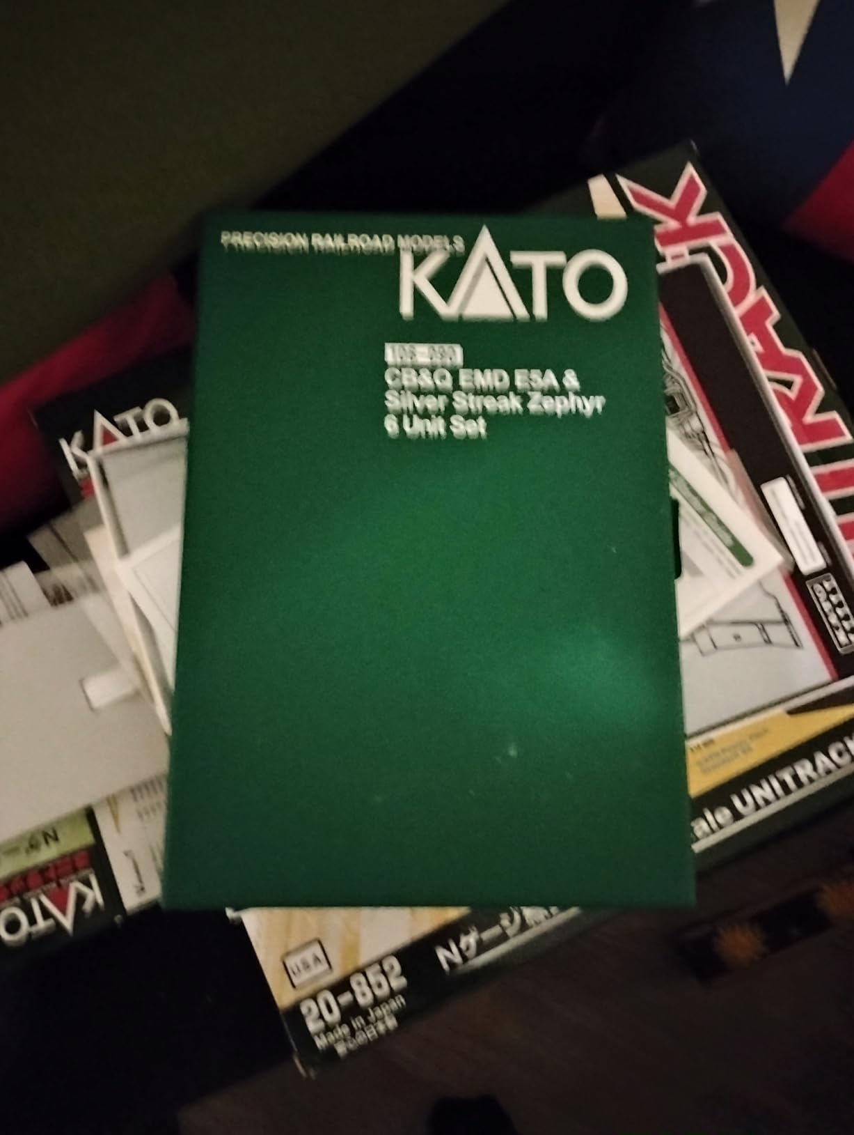 Kato USA Model Train Products N CB&Q Streak Zephyr UNITRACK Starter Set customer photo 2
