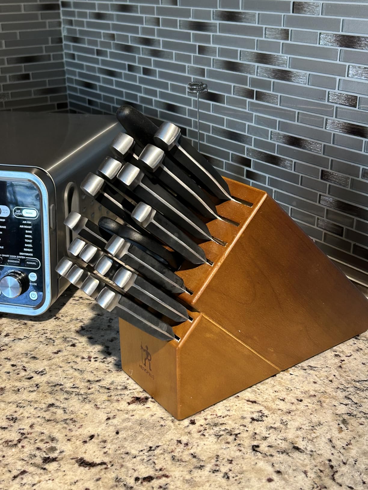 HENCKELS Statement Premium Quality 15-Piece Knife Block Set, Natural, Razor-Sharp, German Engineered Informed by 100+ Years of Mastery, Lightweight and Strong, Dishwasher Safe customer photo 2