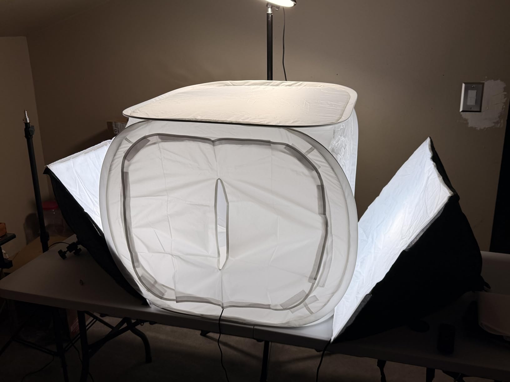Neewer® 24x24 inch/60x60 cm Photo Studio Shooting Tent Light Cube Diffusion Soft Box Kit with 4 Colors Backdrops (Red Dark Blue Black White) for Photography customer photo 2