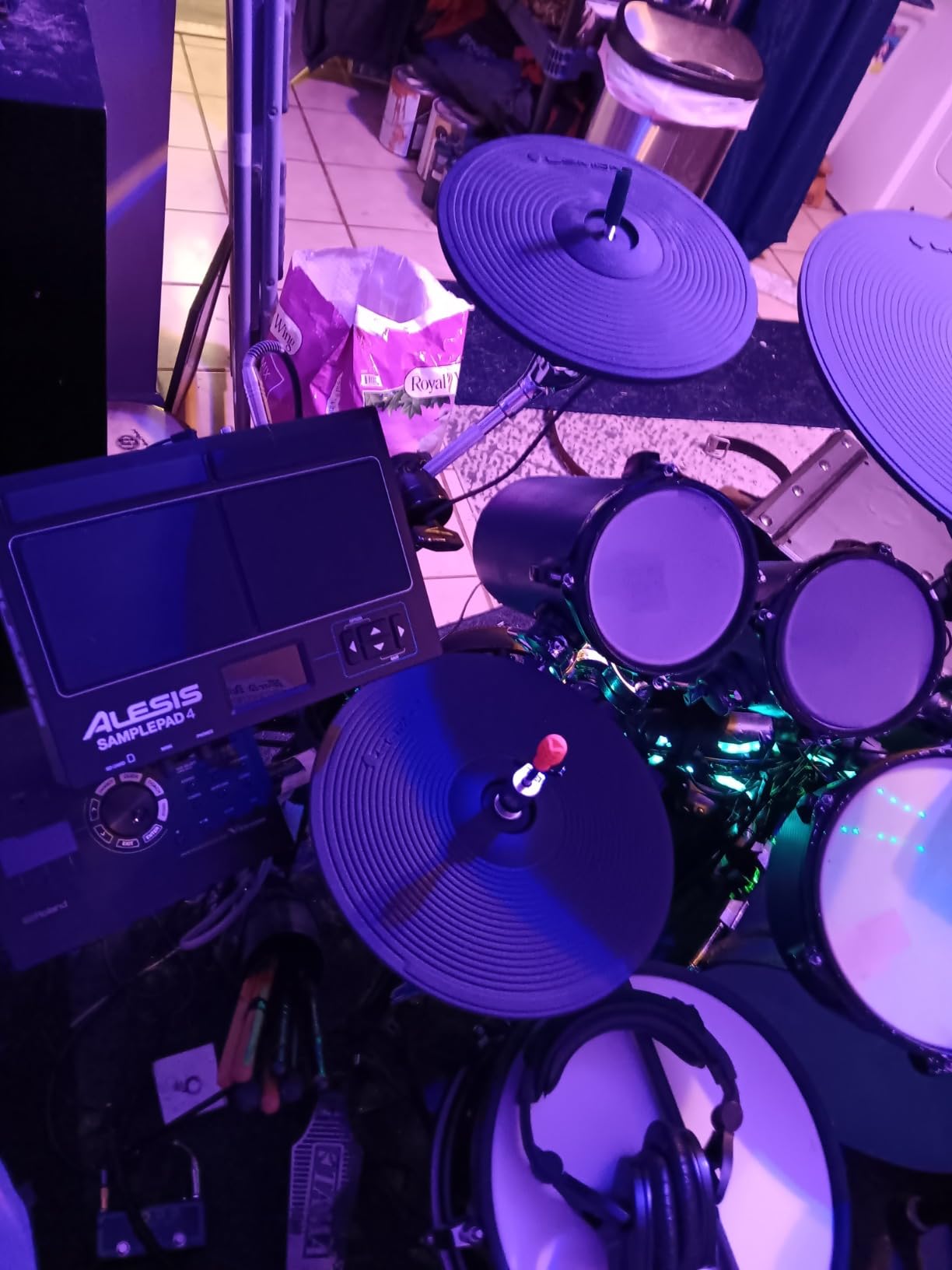 Alesis Sample Pad Pro | Percussion and Sample-Triggering Instrument with Dual Zone Pads, Expansion options for 2 additional Triggers and 200+ Built-in Sounds, MultiColored, 8-pad customer photo 2