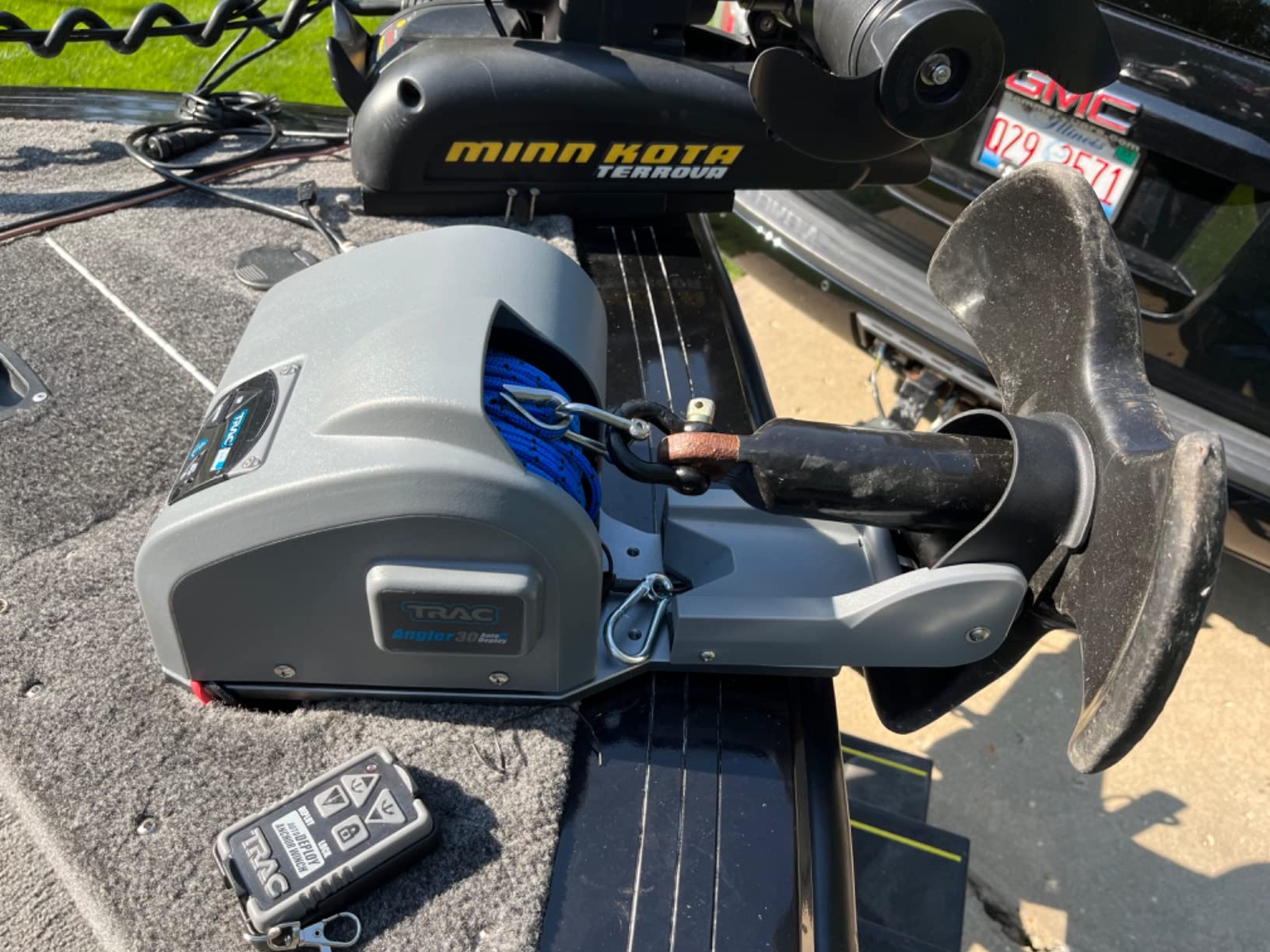 TRAC-Outdoor Products Angler 30 AutoDeploy-G3 Electric Anchor Winch - Anchors Up to 30 lb. - Includes 100-feet of Pre-Wound Anchor Rope with Use (69004), Gray customer photo 1