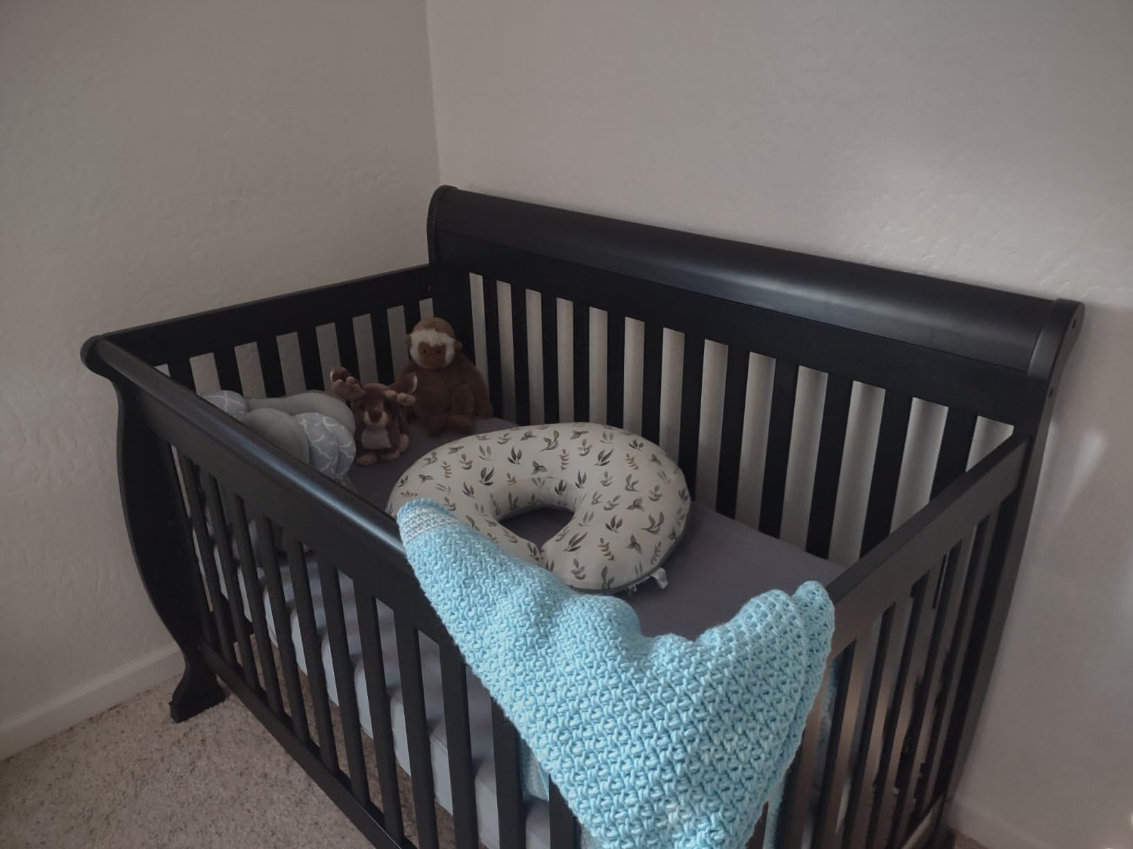 DaVinci Kalani 4-in-1 Convertible Baby Crib - GREENGUARD Gold Certified Convertible Crib to Toddler Bed, Daybed, Full-Size Bed - Strong, Easy to Assemble - Four Adjustable Mattress Heights - Chestnut customer photo 1