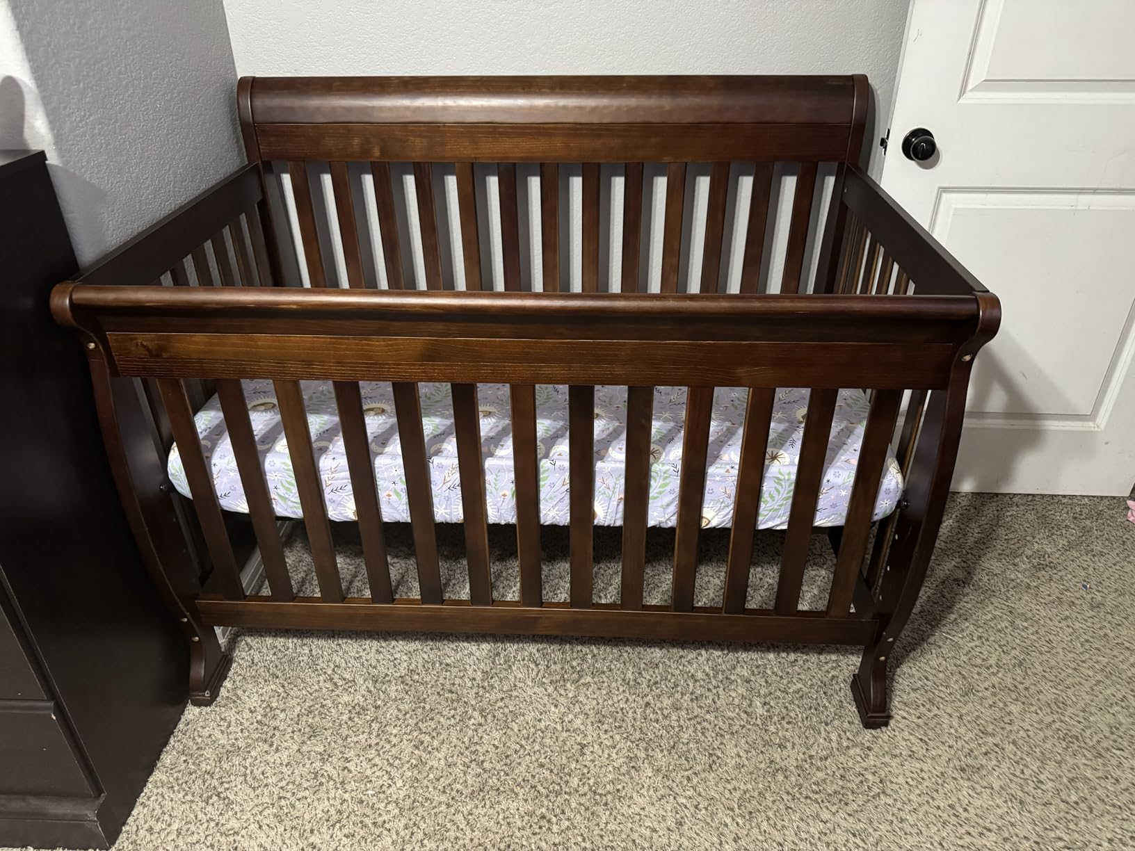 DaVinci Kalani 4-in-1 Convertible Baby Crib - GREENGUARD Gold Certified Convertible Crib to Toddler Bed, Daybed, Full-Size Bed - Strong, Easy to Assemble - Four Adjustable Mattress Heights - Chestnut customer photo 2