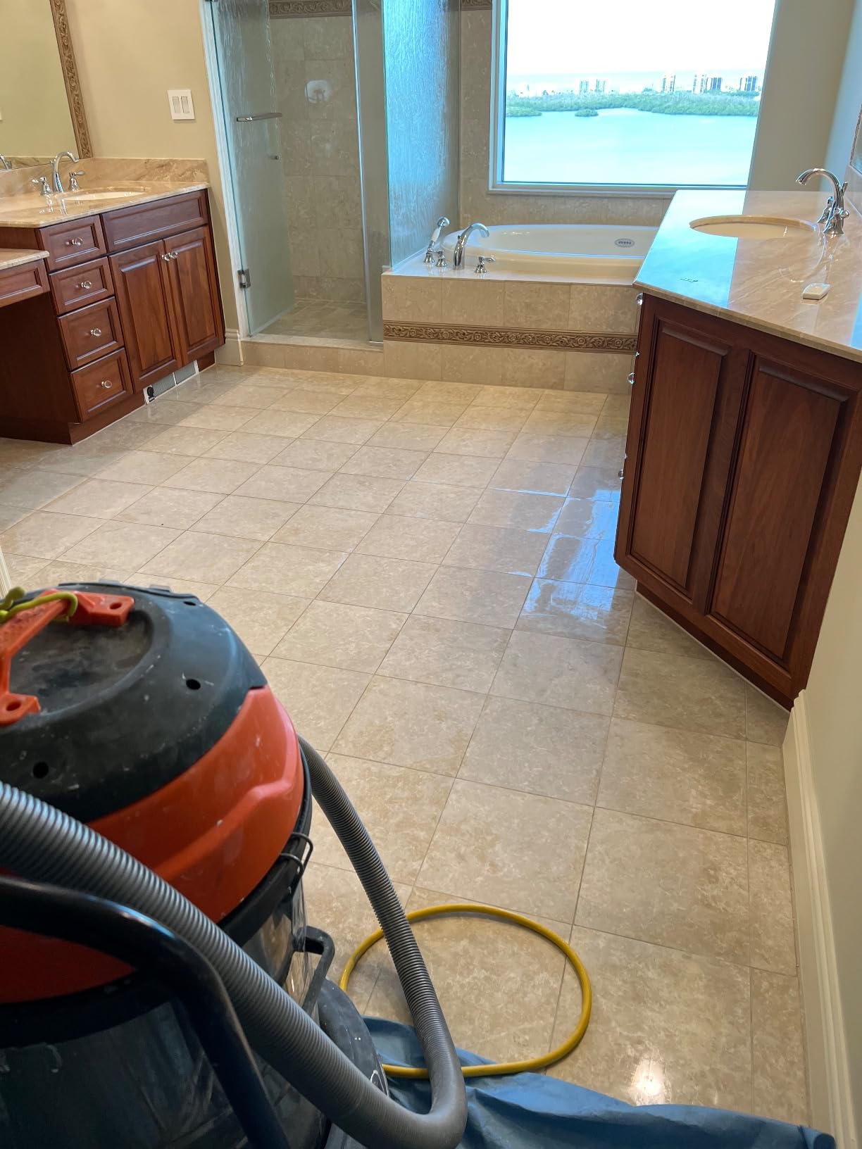 Industrial Wet/Dry Vacuum Cleaner | 2 Motors | 2000 Watt Power | 225 CFM | 21-Gallon Capacity customer photo 1