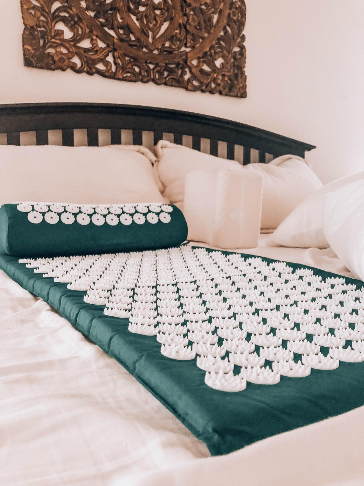 Sivan Back and Neck Pain Relief Acupressure Mat and Pillow Set, Chronic Back Pain Treatment customer photo 1