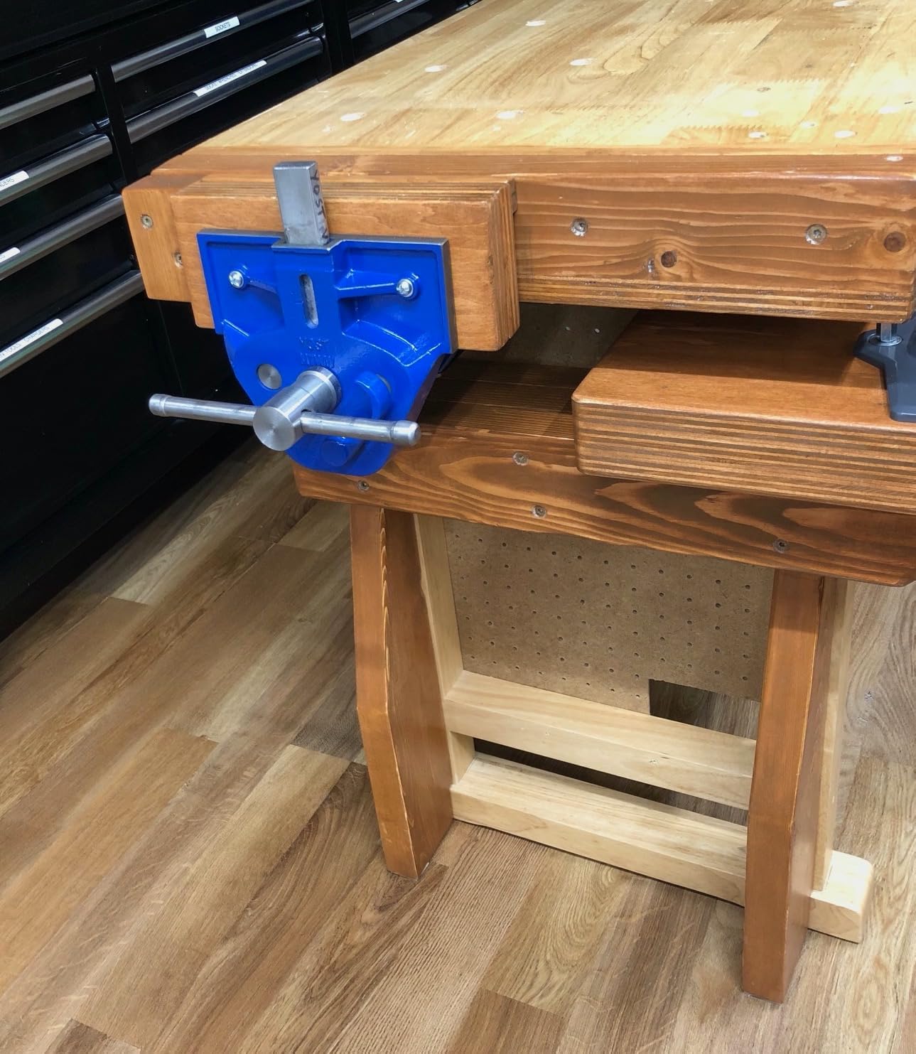 Yost Vises M9WW Rapid Action Woodworking Vise | Quick Release Lever for Quick Adjustments | 9 Inch Jaw Width | Made with Heavy-Duty Cast Iron | Blue customer photo 1