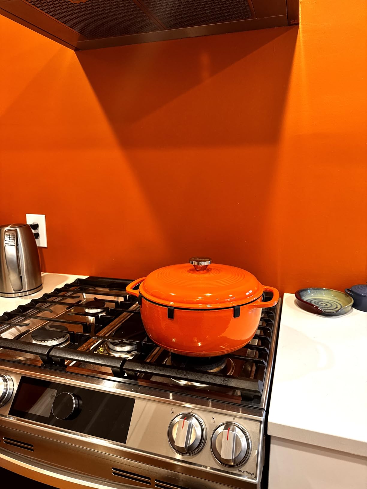 Lodge Essential Enamel Cast Iron Dutch Oven, 6 Quarts - Perfect for Bread Baking, Braising, Marinating & Slow Cooking, Features Moisture-Sealing Lid & Dual Handles, Kitchen Essentials, Oyster White customer photo 1