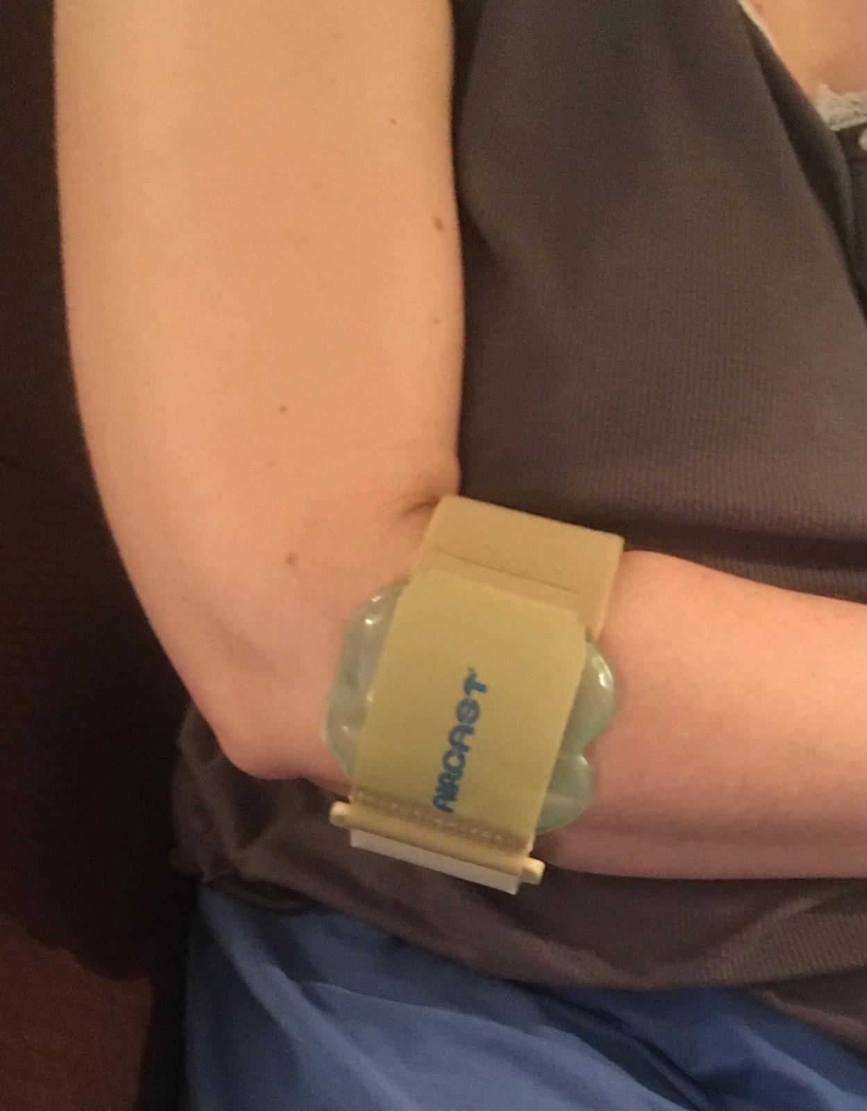 Aircast Pneumatic Armband: Tennis/Golfers Elbow Support Strap, Black customer photo 1