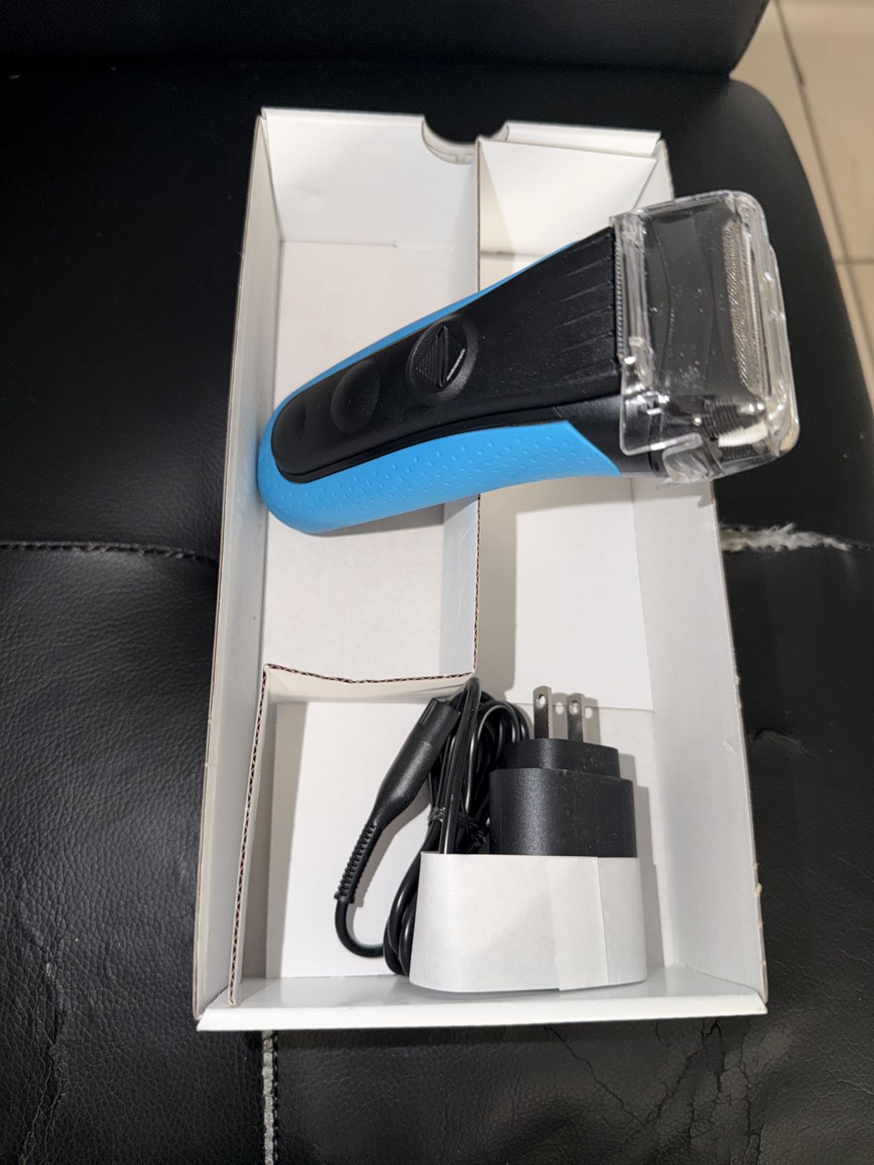 Braun Electric Series 3 Razor with Precision Trimmer, Rechargeable, Wet & Dry Foil Shaver for Men, Blue/Black, 4 Piece customer photo 2