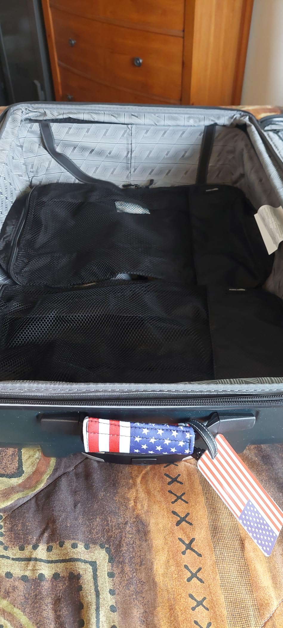 4-Piece Packing Cubes Travel Accessories Set, Luggage Organizer, Suitcase Organizer with Double Zipper, Mesh Top, Space-Saving, Large, Gray (Previously Amazon Basics) customer photo 2