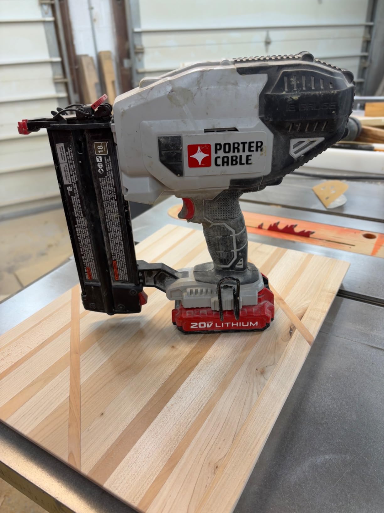 PORTER-CABLE 20V MAX Cordless Brad Nailer, Nail Gun 18 Guage, Battery and Charger Included (PCC790LA) customer photo 1