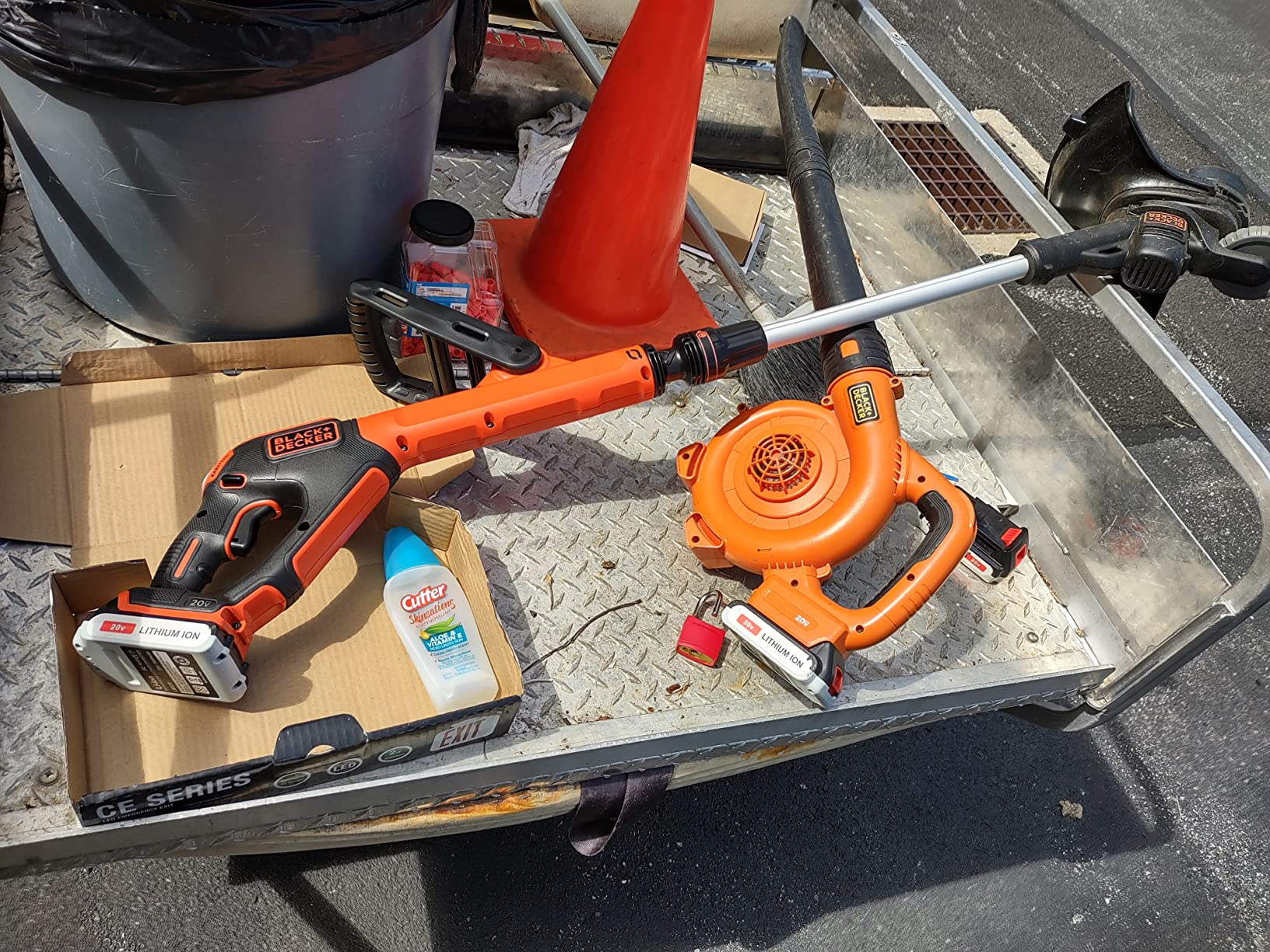 BLACK+DECKER 20V* MAX String Trimmer and Edger, EASYFEED Weed Wacker, 12 Inch Cutting Width, 2 Speed Control Weed Eater, (1) Battery and Charger Included (LSTE523) customer photo 2
