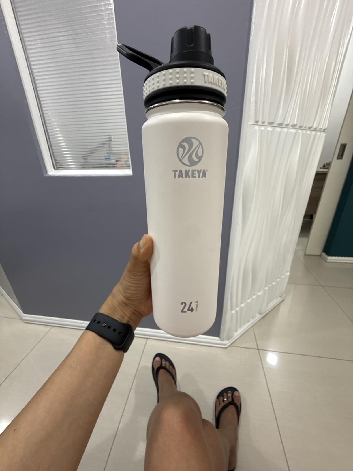 Takeya Originals Vacuum-Insulated Stainless-Steel Water Bottle, 40oz, White customer photo 1