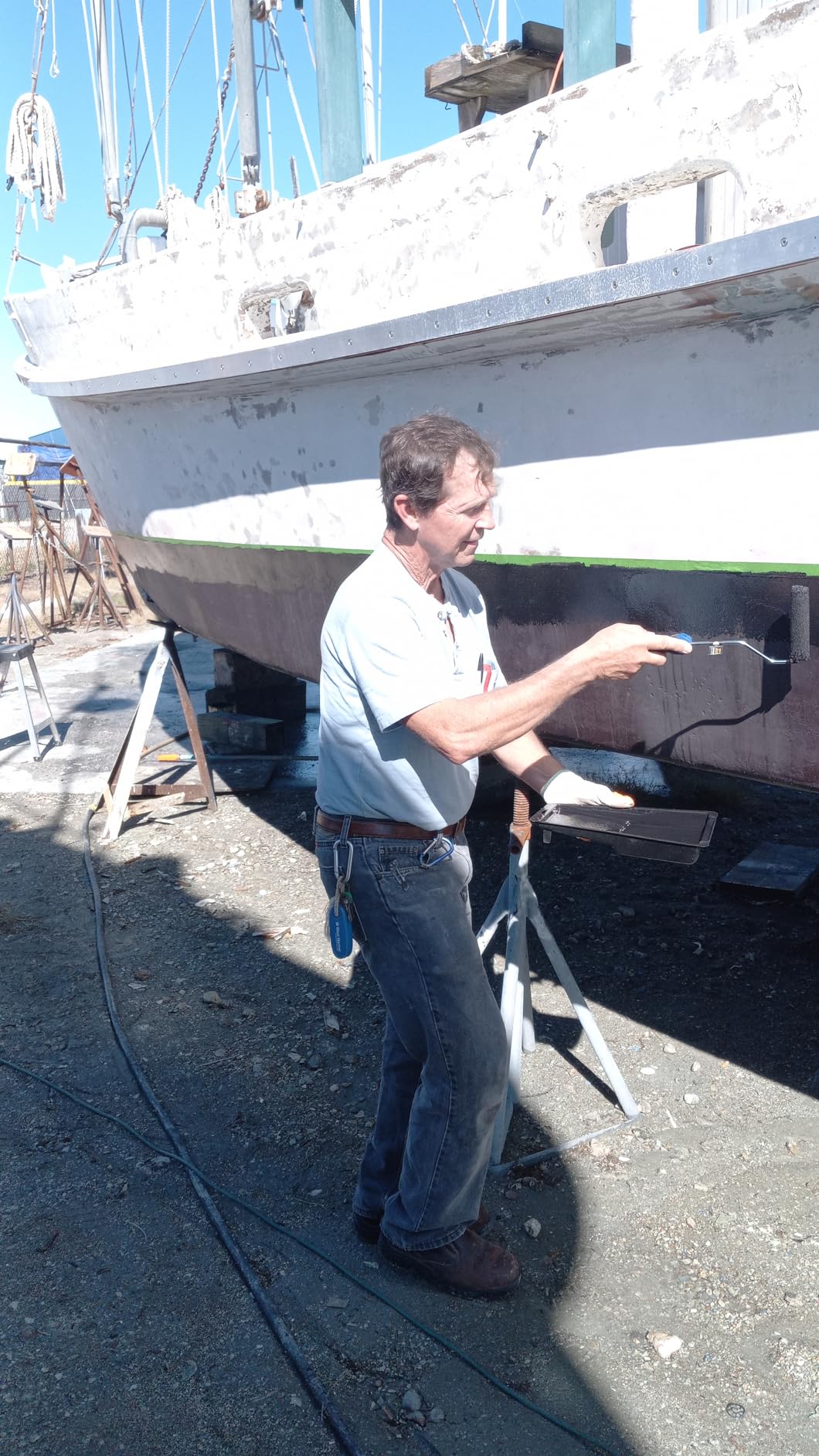 TotalBoat Spartan Boat Bottom Paint | Multi-Season Marine Antifouling (Black, Quart) customer photo 2