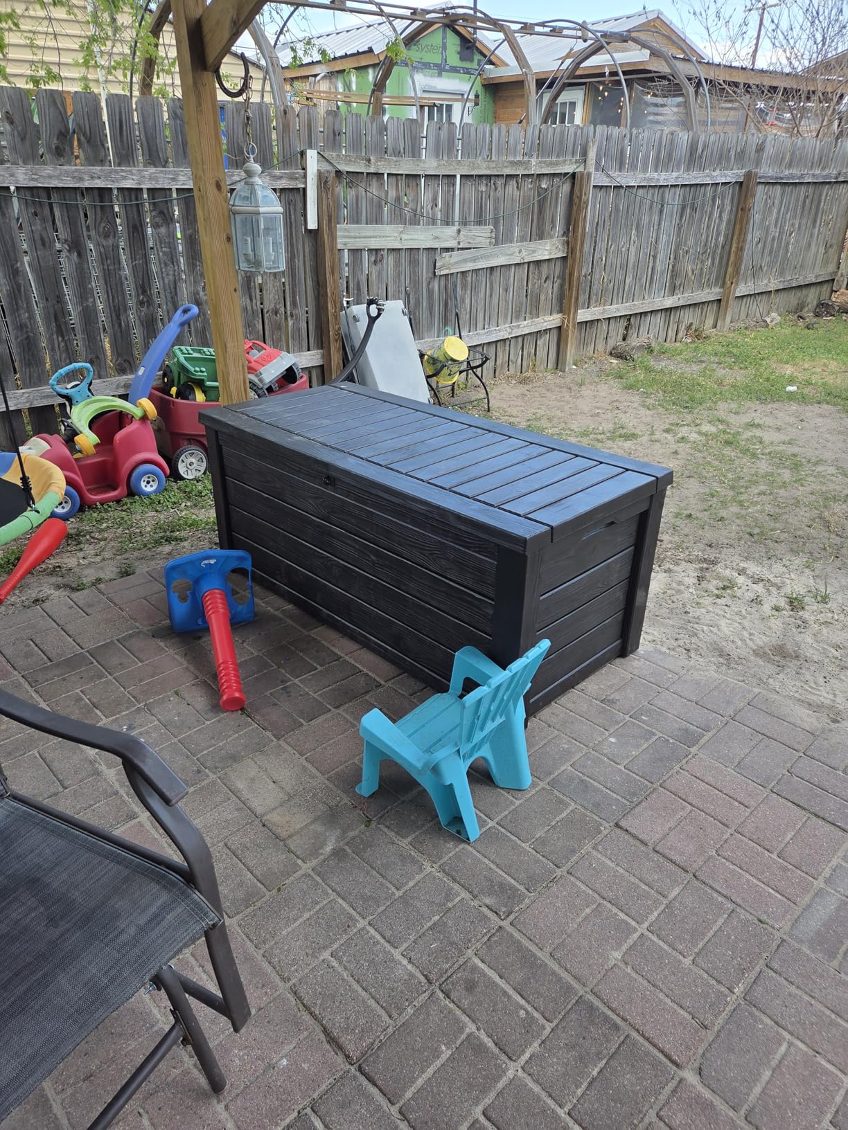 Keter Westwood 150 Gallon Deck Box Organizer, Doubles as 2-Person Bench Seat, Brown customer photo 2