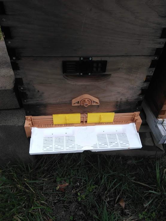 Apimaye Premium Screened Bottom Board 10 Frame Langstroth for Wood Hives with Built in Pollen Trap and Pollen Drawer, Entrance Reducers and Ventilation System for Moisture Control customer photo 2