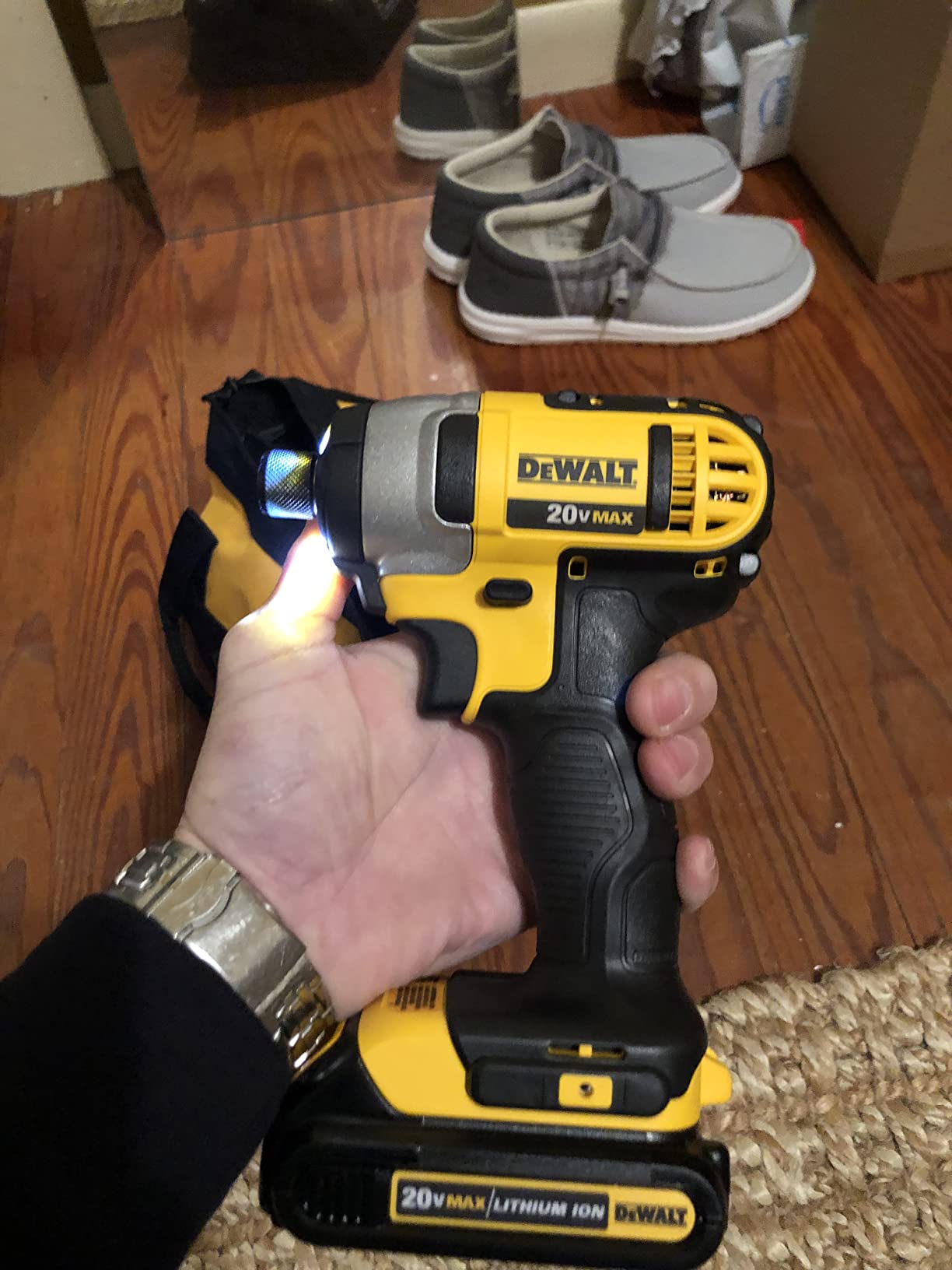 DEWALT 20V MAX Impact Driver Kit, 1/4-Inch, Battery and Charger Included (DCF885C1) customer photo 2