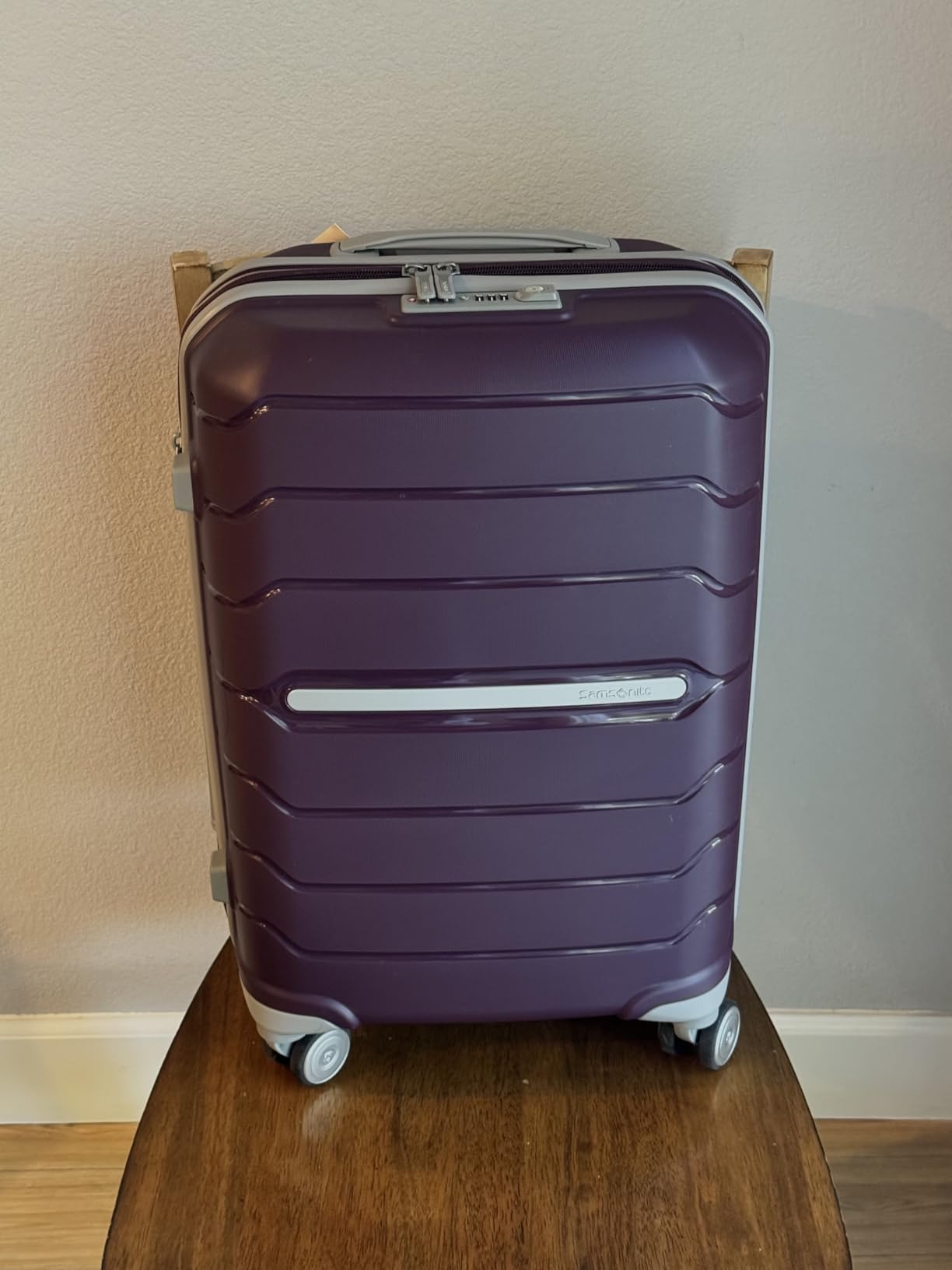 Samsonite Freeform Hardside Carry-On Luggage with Spinner Wheels - Hardshell Suitcase - TSA, Airline-Approved - Expandable Hard Shell, Smooth Rolling Wheels for Lightweight Travel - Black customer photo 1