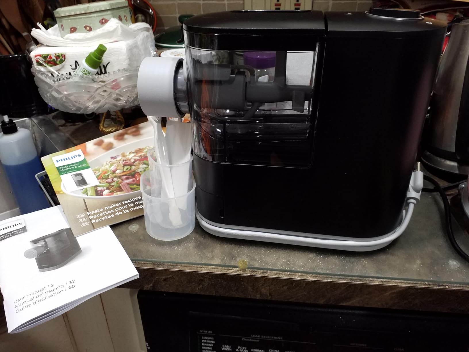 Philips Kitchen Appliances Compact Pasta and Noodle Maker, Viva Collection, Comes with 3 Default Classic Pasta Shaping Discs, Fully Automatic, Recipe Book, Small, Black (HR2371/05) customer photo 2
