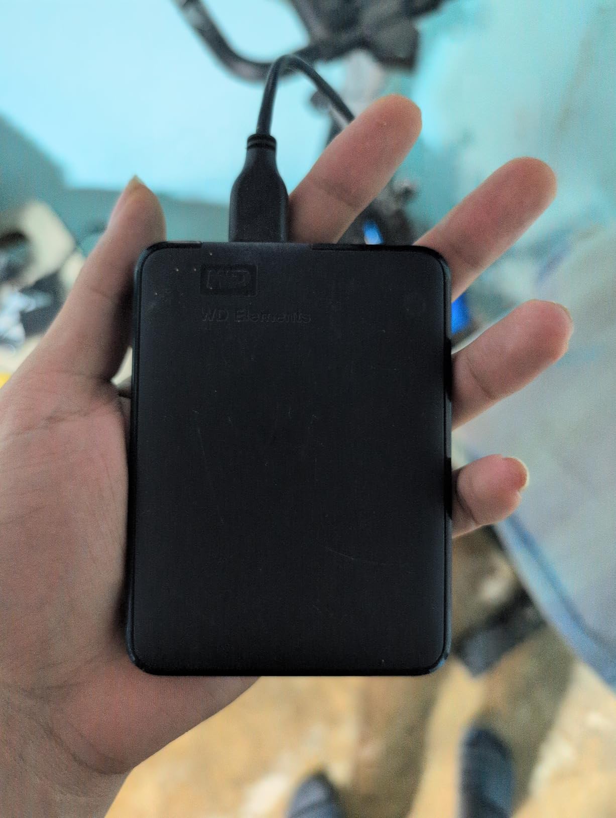 WD 2TB Elements Portable External Hard Drive for Windows, USB 3.2 Gen 1/USB 3.0 for PC & Mac, Plug and Play Ready (WDBU6Y0020BBK-WESN) customer photo 1