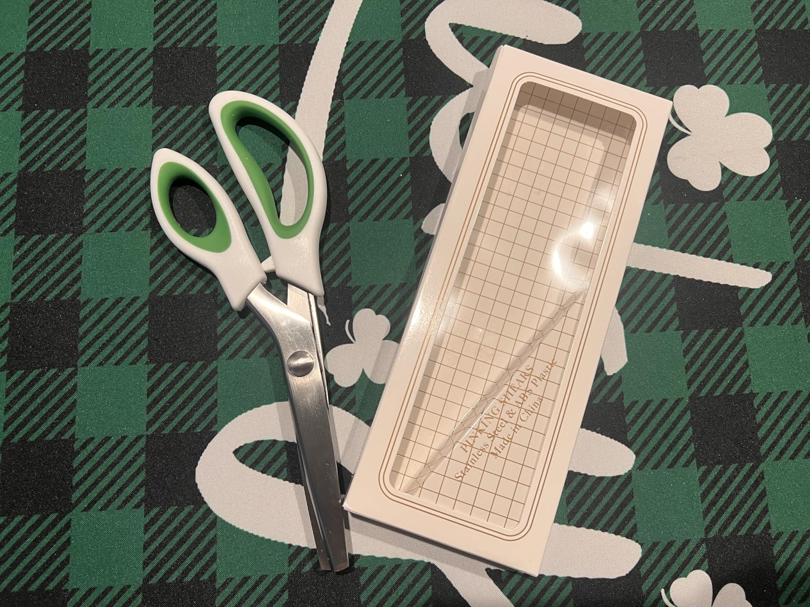 Green Pinking Shears Comfort Grips Crafts Zig Zag Cut Sewing Scissors, Professional Handheld Dressmaking customer photo 2