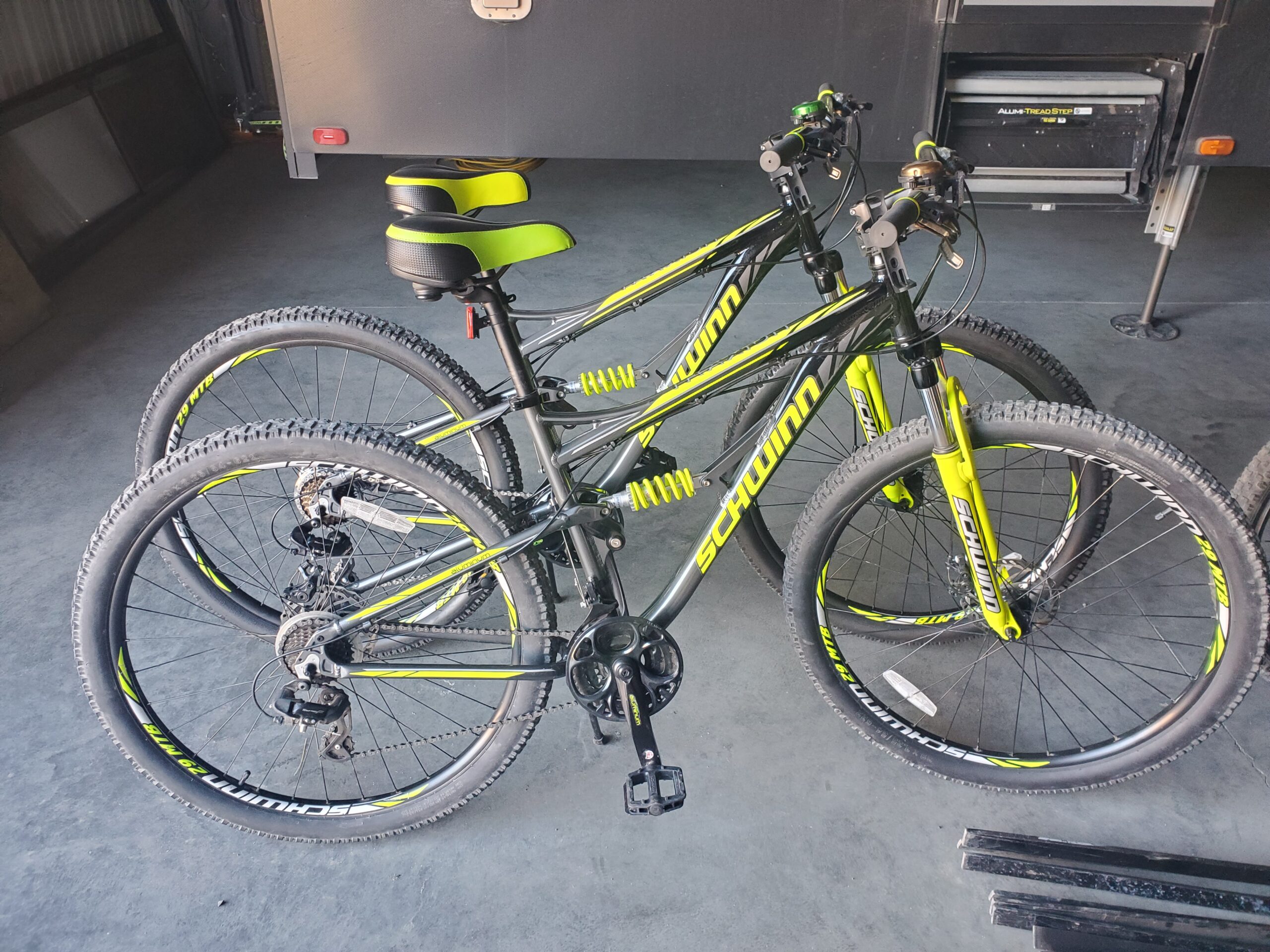 Traxion Mountain Bike for Adult Men Women, 29-Inch Wheels, Full Suspension, 24-Speed Shimano Drivetrain, Trigger Shifter, 18-Inch Aluminum Frame, Mechanical Disc Brake, Matte Grey/Neon Green customer photo 1
