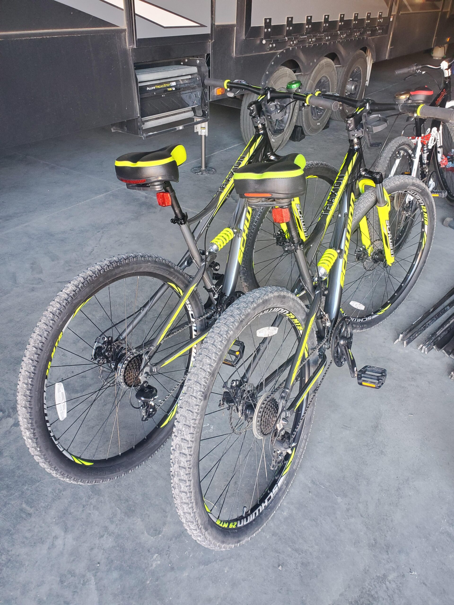 Traxion Mountain Bike for Adult Men Women, 29-Inch Wheels, Full Suspension, 24-Speed Shimano Drivetrain, Trigger Shifter, 18-Inch Aluminum Frame, Mechanical Disc Brake, Matte Grey/Neon Green customer photo 2