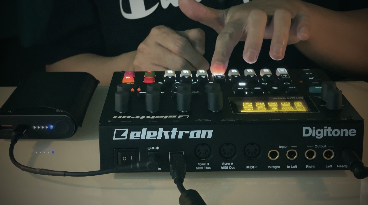 Elektron Analog Four MKII 4-Voice Analog Desktop Synthesizer and CV Sequencer customer photo 2