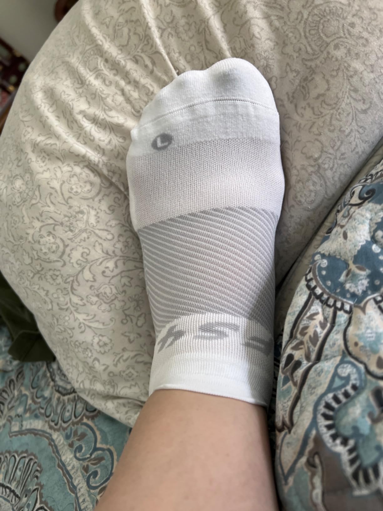 OrthoSleeve FS4 Orthotic Plantar Fasciitis Socks For Men & Women, Compression Socks for Plantar Fasciitis Relief & Achilles Tendonitis Support (White No-Show, Medium) customer photo 1