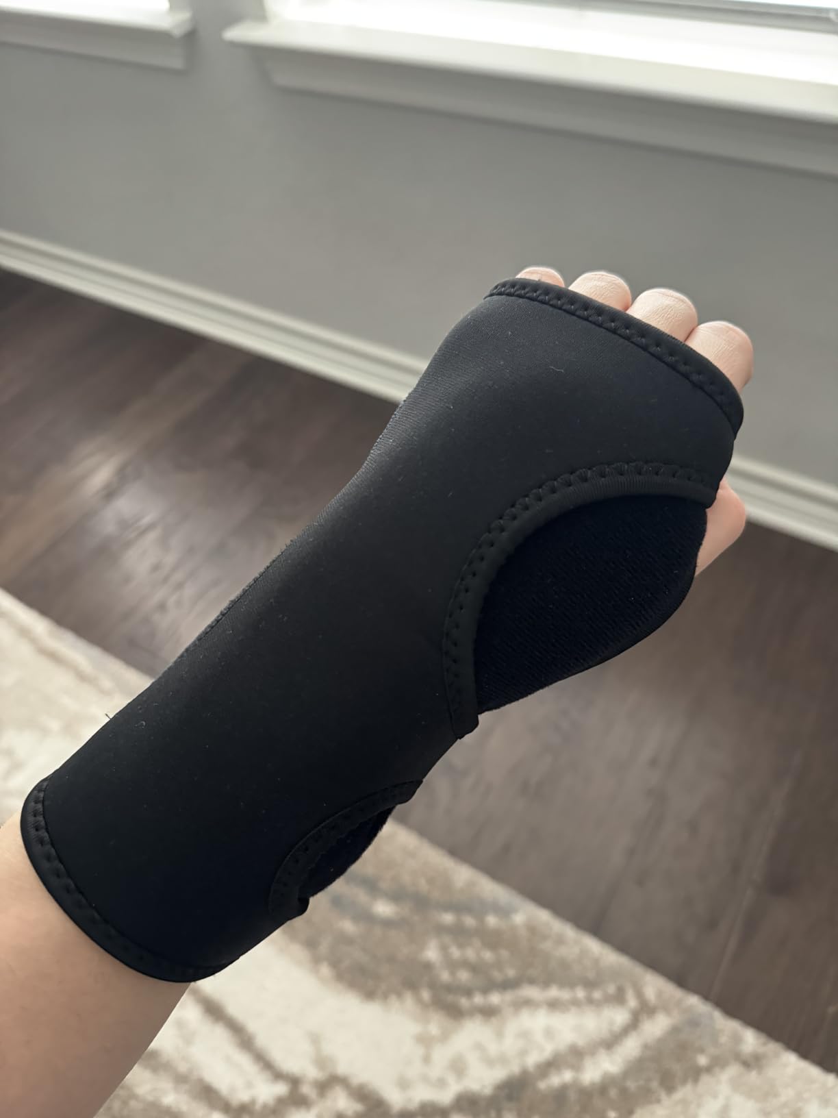 ComfyBrace Carpal Tunnel Wrist Brace - with Splint and Palm Cushion - (Adjustable and Fits Both Hands) - for Support, Carpal Tunnel, Tendonitis, Wrist Injury, and Pain (Pack of 1) customer photo 1