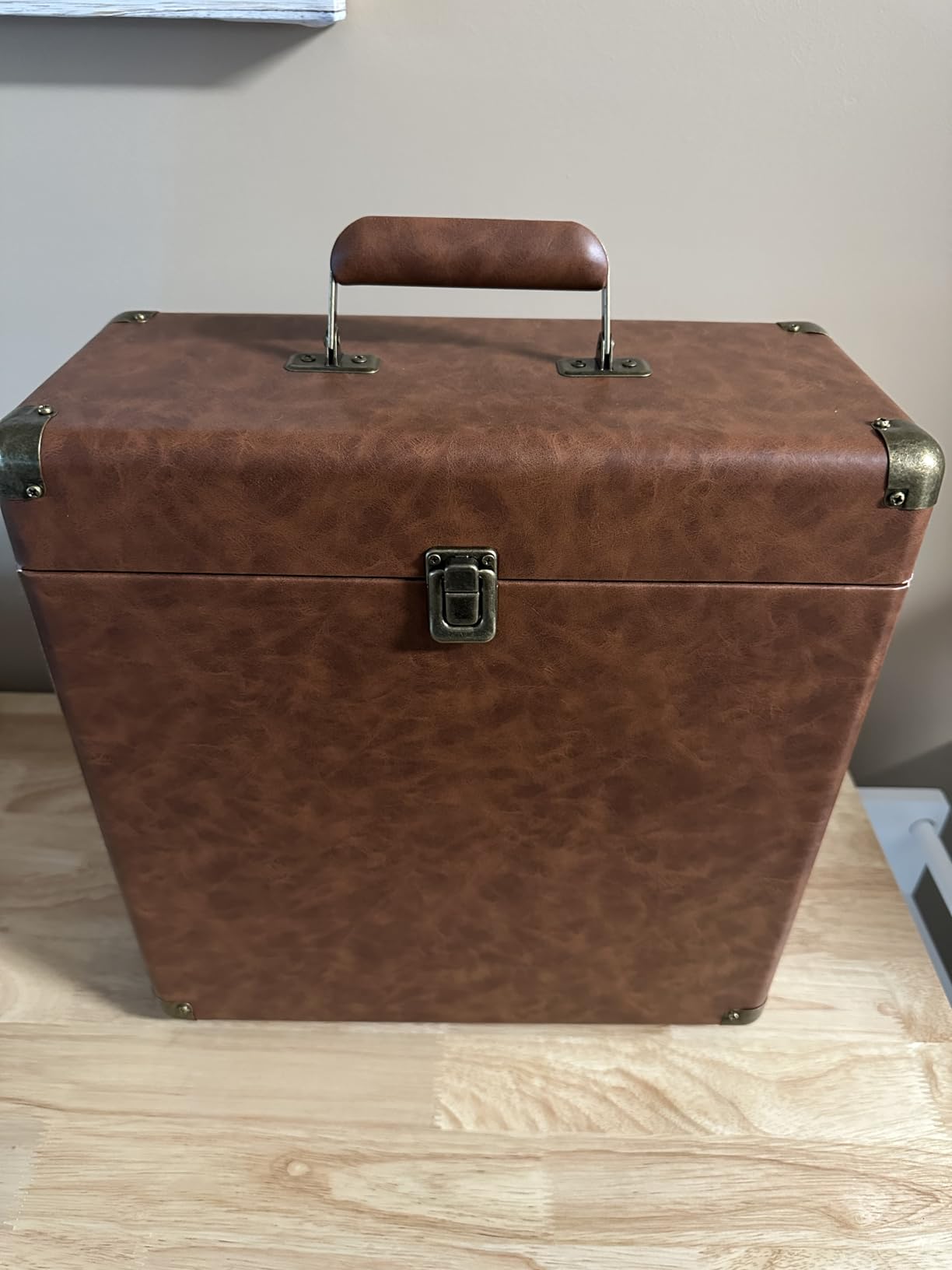 Victrola Collector - Record Storage Case - Holds 30+ Vinyl Turntable Records, Heavy-Duty Hardware, Hinges, & Smart Metal Corners, Portable with Easy-Carry Handle (Turquoise) customer photo 1
