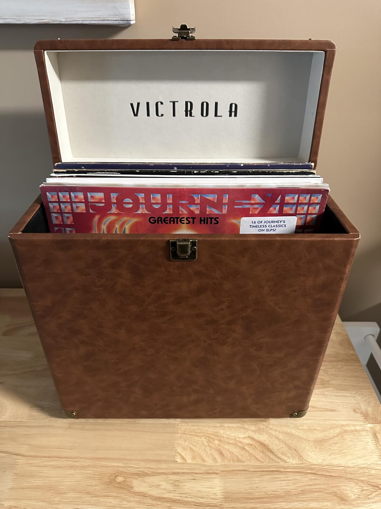 Victrola Collector - Record Storage Case - Holds 30+ Vinyl Turntable Records, Heavy-Duty Hardware, Hinges, & Smart Metal Corners, Portable with Easy-Carry Handle (Turquoise) customer photo 2