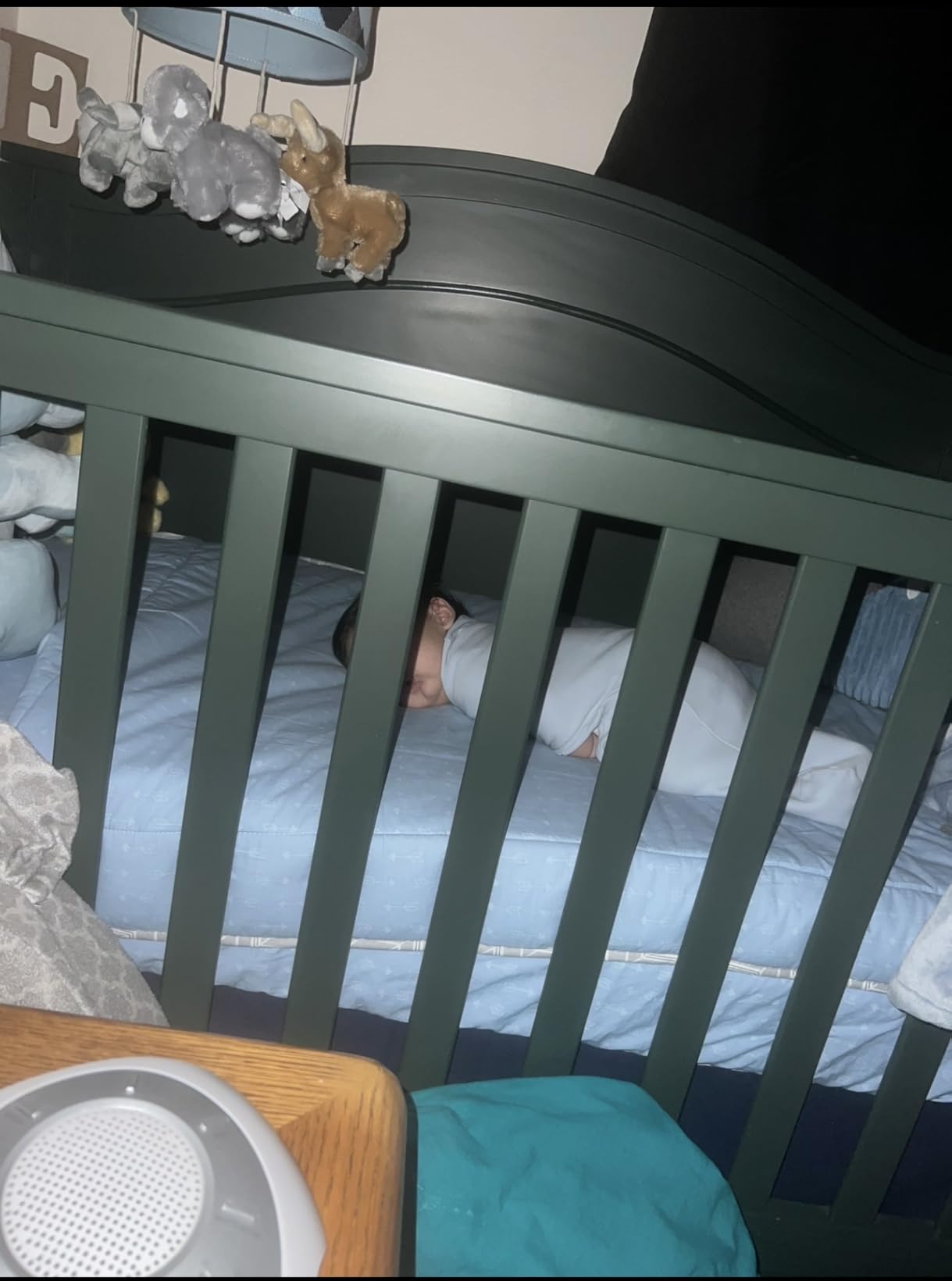 Davinci Charlie 4-in-1 Convertible Crib - GREENGUARD Gold Certified - Converts from Baby Crib to Toddler Bed, Daybed, and Full-Size Bed - 4 Adjustable Heights - White customer photo 2