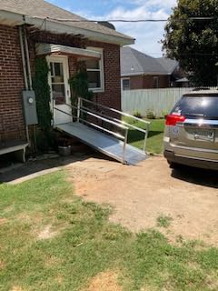 5' Wheelchair Ramp for Home Steps, 850 lb Capacity, Handrails, Non-Slip, Entry Access for Mobility Scooters, Power Chairs, 36