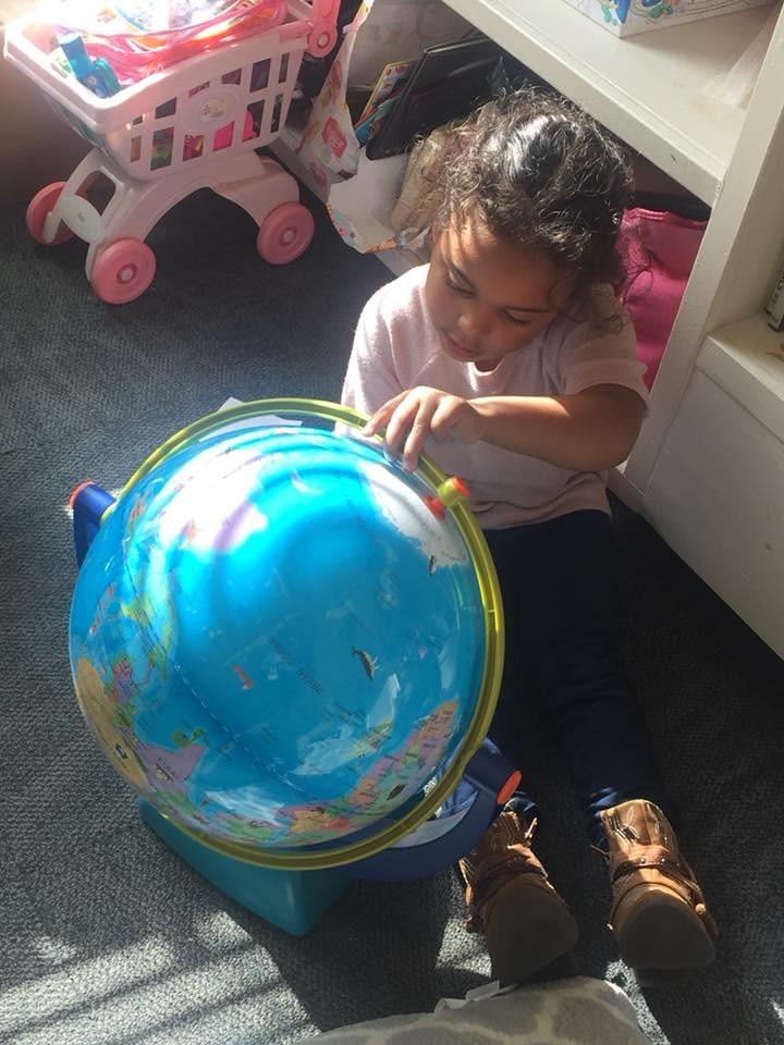 Educational Insights GeoSafari Jr. Talking Globe Featuring Bindi Irwin - Interactive Globe for Children, World Map for Kids, Classroom Geography Resources & Gifts for Boys and Girls Ages 4+ customer photo 2