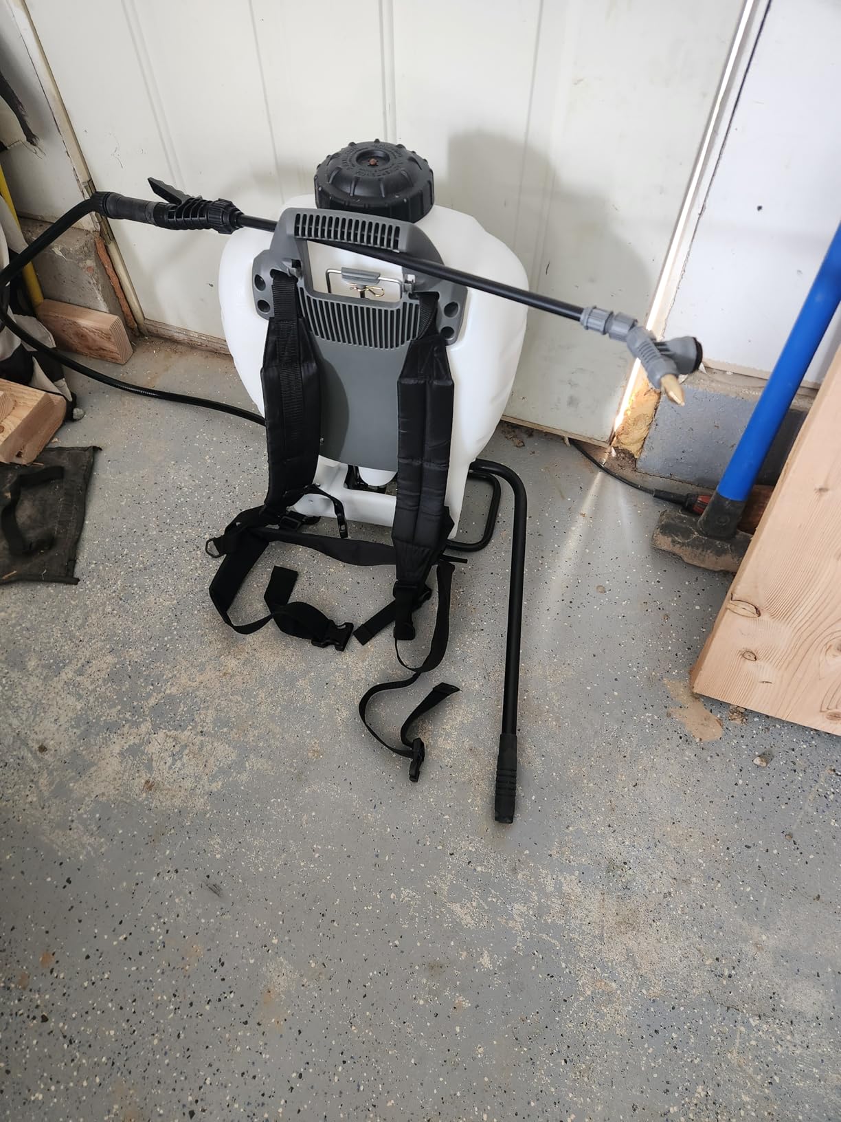 Field King 190515 Professionals Battery Powered Backpack Sprayer, 4 gal customer photo 1