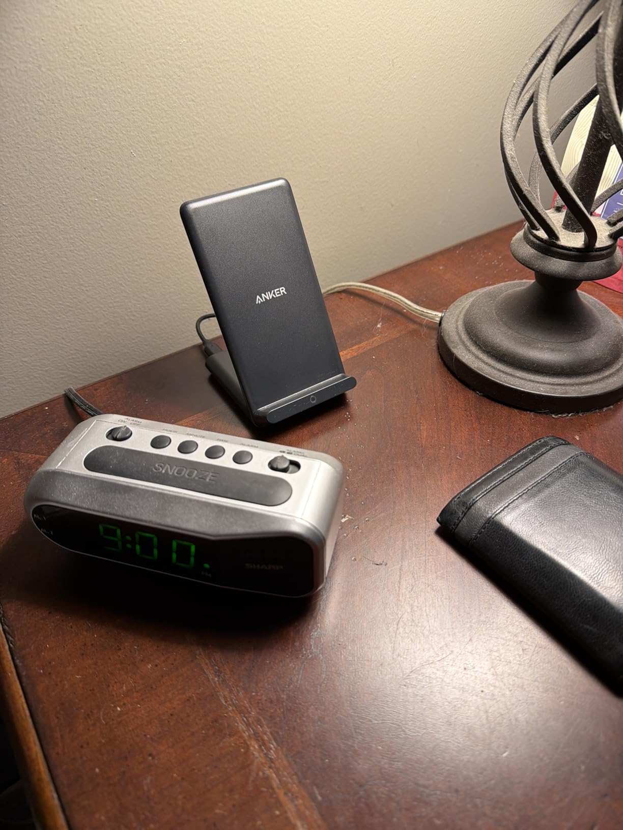 Anker 313 Wireless Charger (Stand), Qi-Certified 10W for iPhone & Galaxy Series customer photo 1