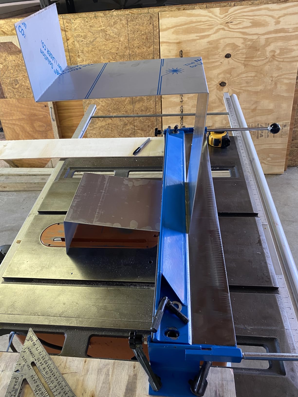 KF5002 Steel Bending Brake Sheet Metal Bender Metal Folder 28 Inch (730mm) 18 Ga (1.2mm) Capacity customer photo 1