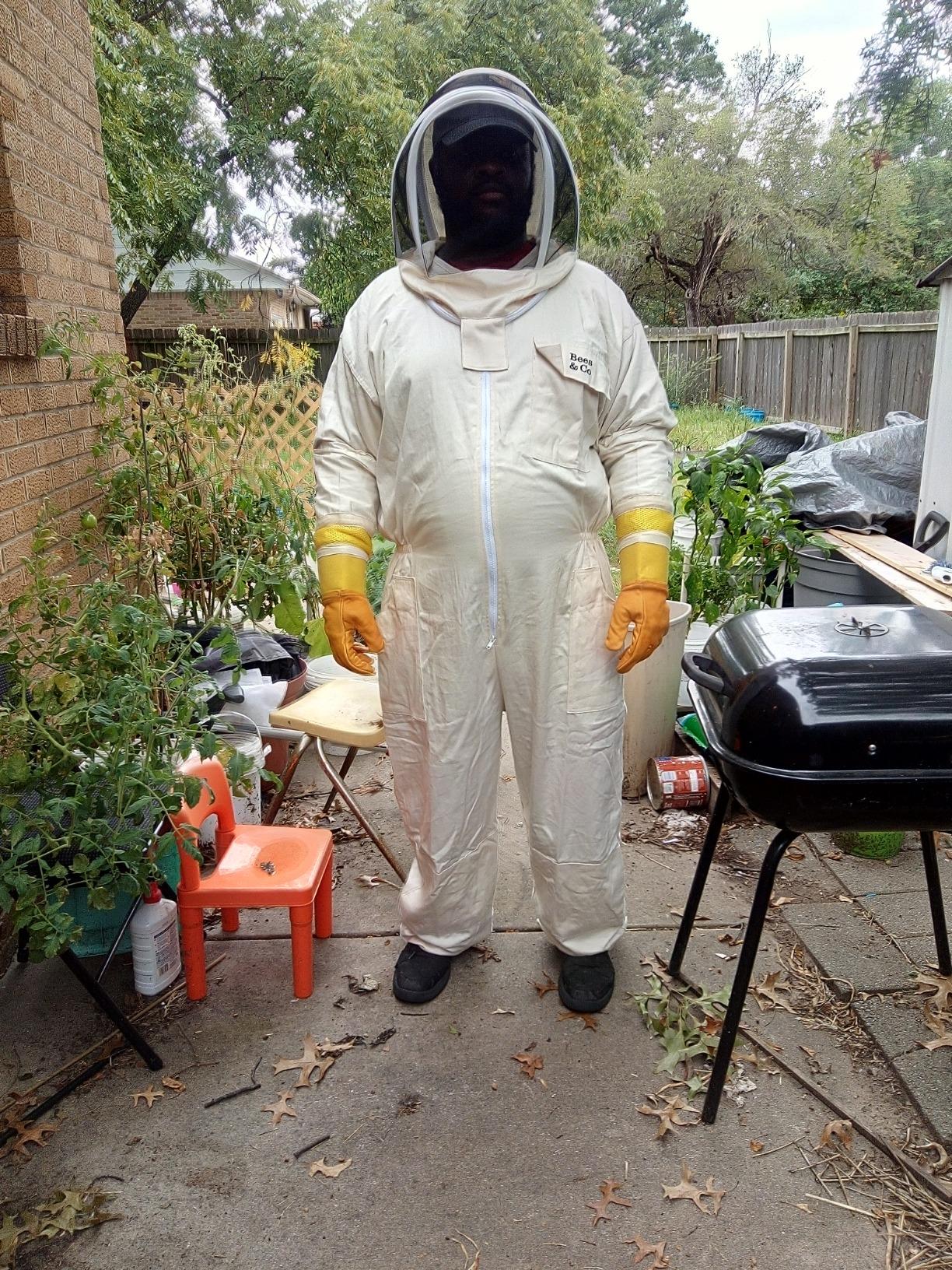 Bees & Co U74 Natural Cotton Beekeeper Suit With Fencing Veil customer photo 2
