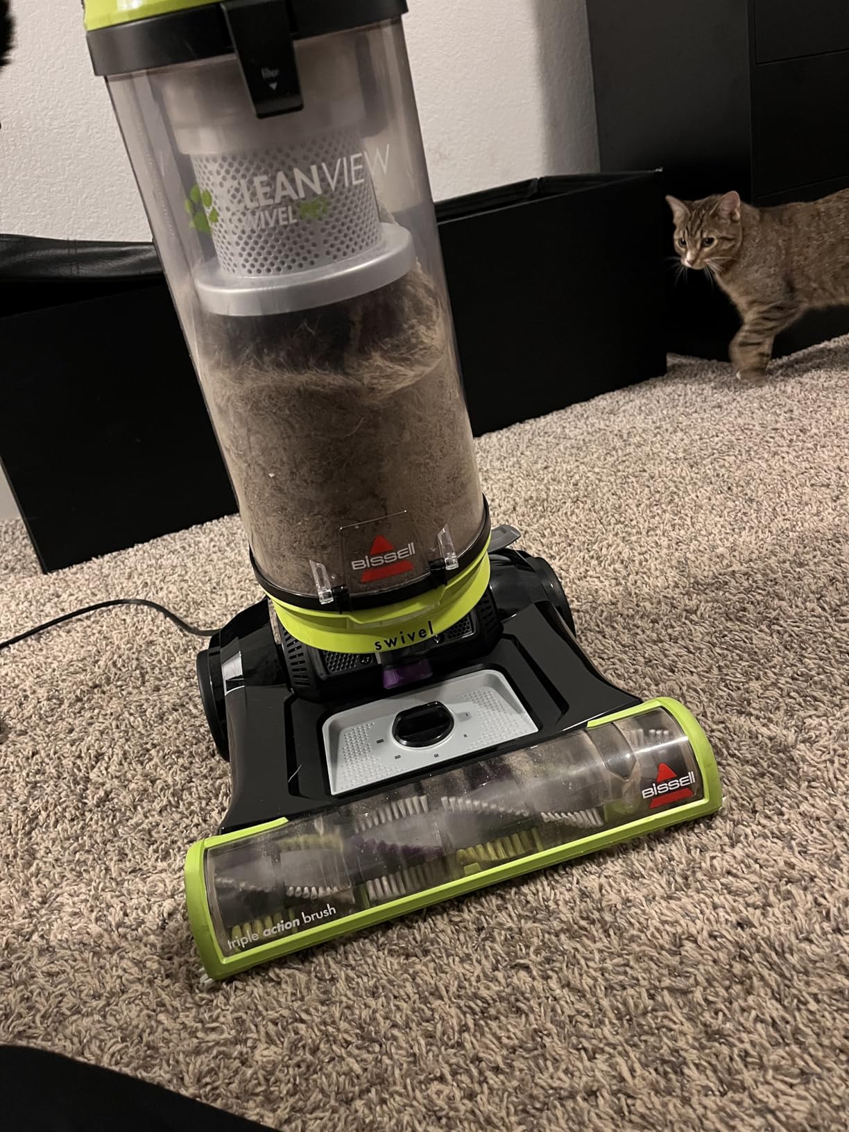 Bissell 2252 CleanView Swivel Upright Bagless Vacuum with Swivel Steering, Powerful Pet Hair Pick Up, Specialized Pet Tools, Large Capacity Dirt Tank, Easy Empty customer photo 1