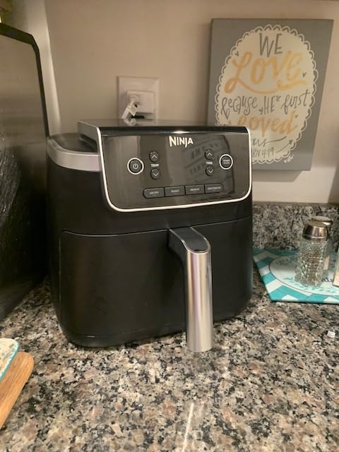 Ninja Air Fryer, 4 QT Capacity, 4-in-1 Roast, Crisp, Reheats and Dehydrates, Dishwasher Safe Parts, 105F-400F, Includes 20 Easy and Healthy Recipes, 1550 Watt, Grey, AF101 customer photo 2