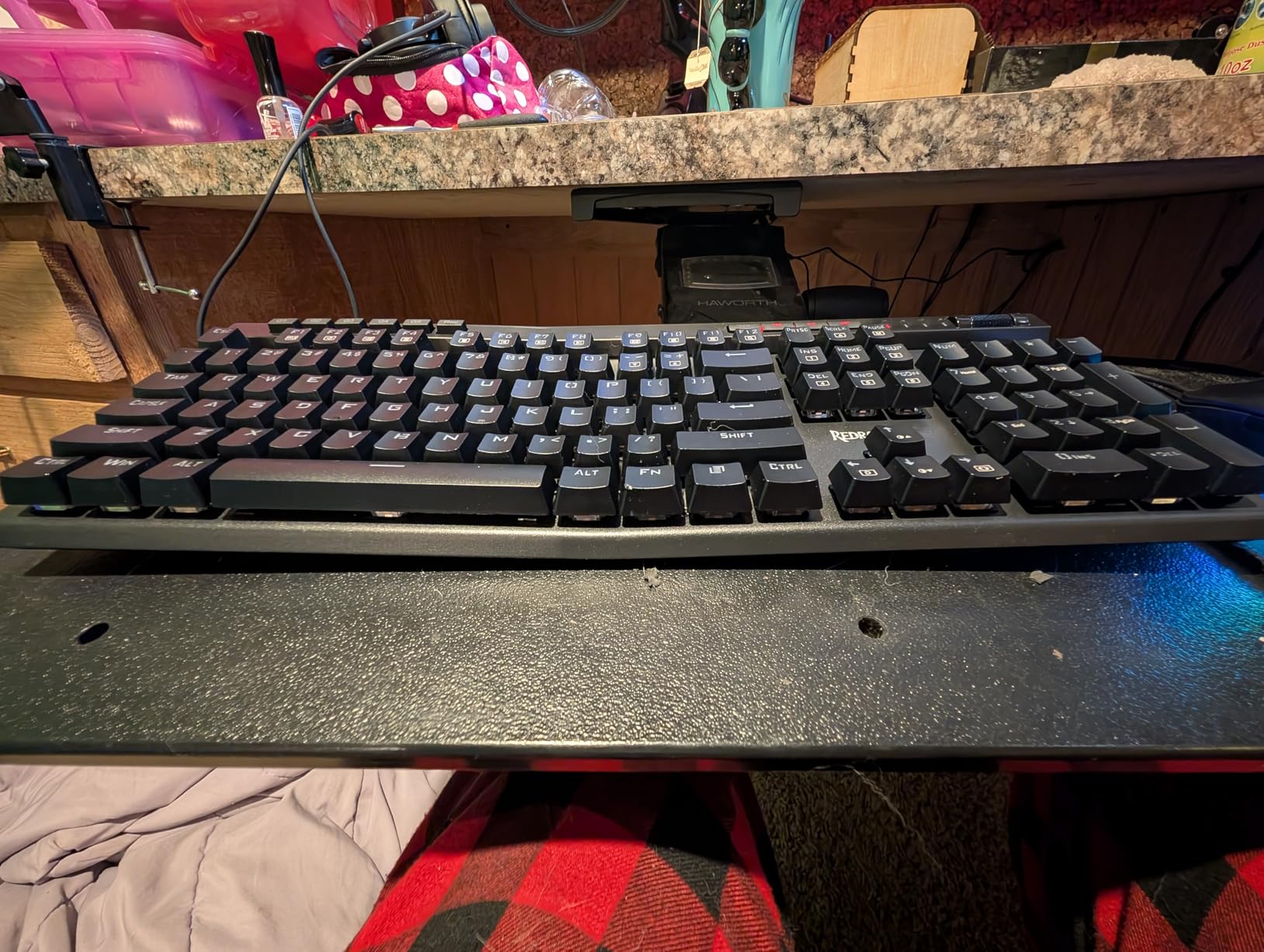 Redragon K580 VATA RGB LED Backlit Mechanical Gaming Keyboard with Macro Keys and Dedicated Media Controls, Hot-Swappable Socket, Onboard Macro Recording (Blue Switches) customer photo 1