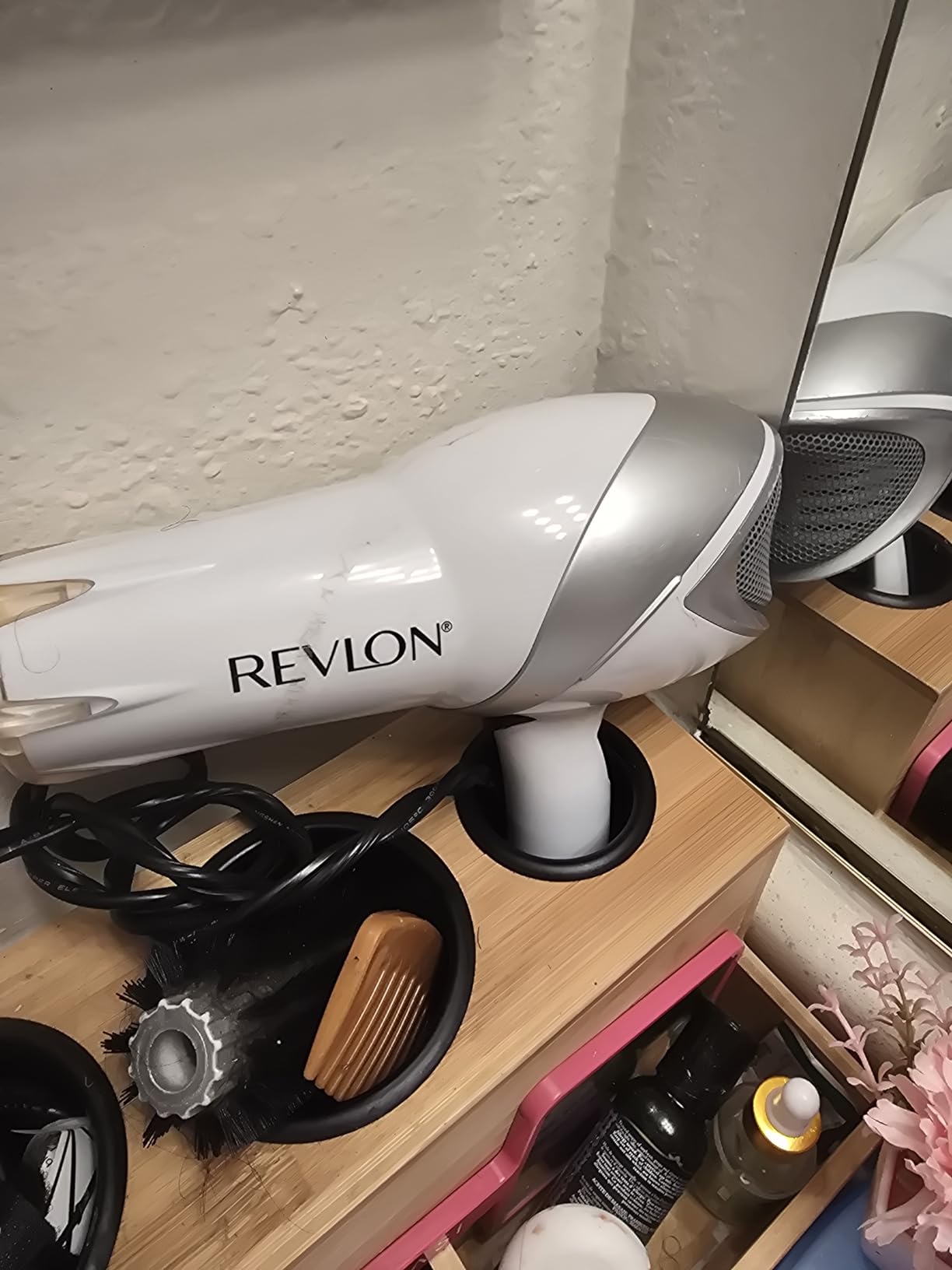 Revlon Infrared Ionic Hair Dryer with Diffuser & Concentrator, 2 Speed Settings, Blow Dryer with Tourmaline Technology for Frizz Control, 1875 Watt Power for Fast Drying customer photo 1
