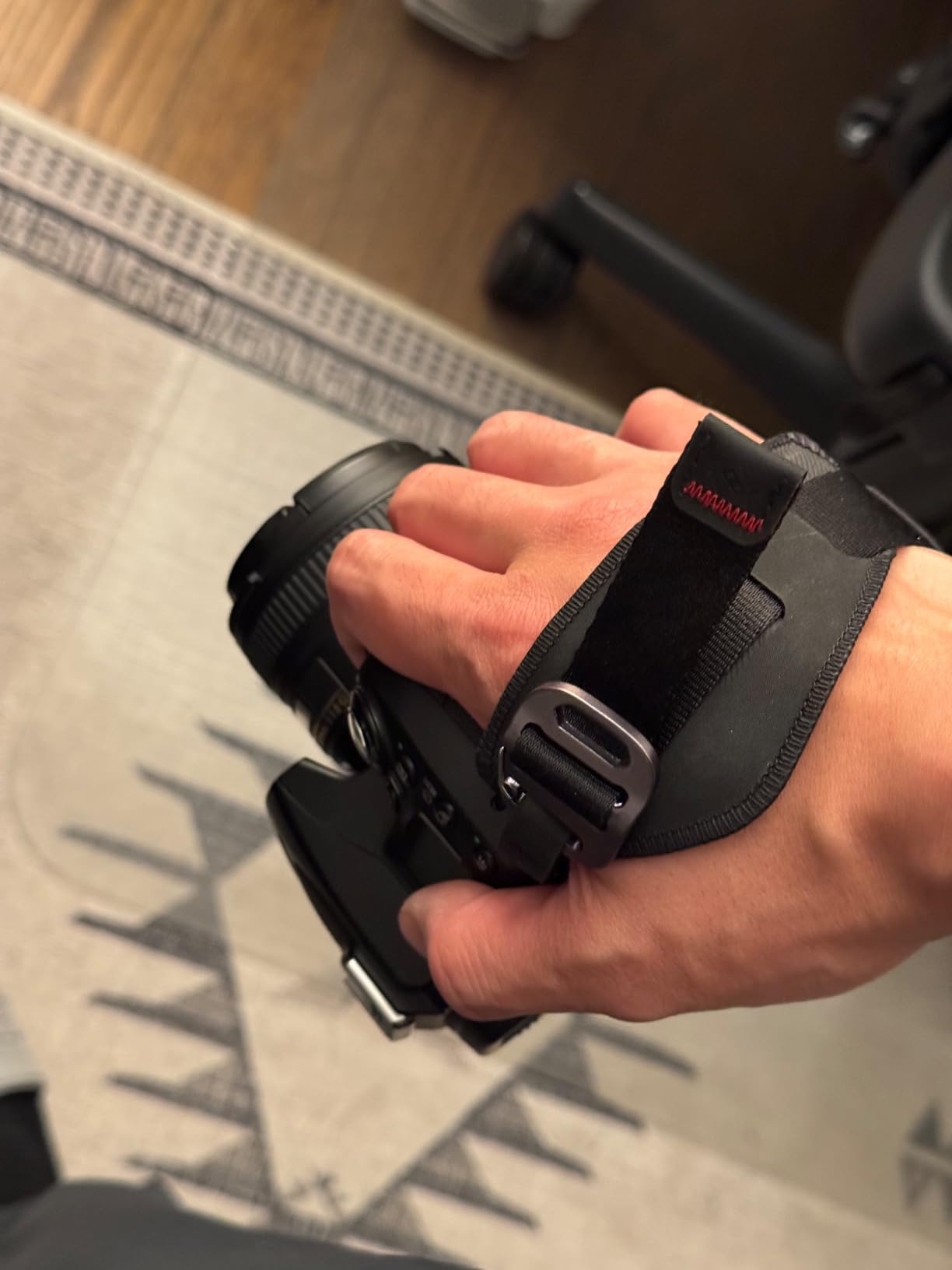 Peak Design Clutch Camera Hand Strap, Compatible with Any DSLR or SLR Body, Small, Sleek and Durable, Quick Release customer photo 1