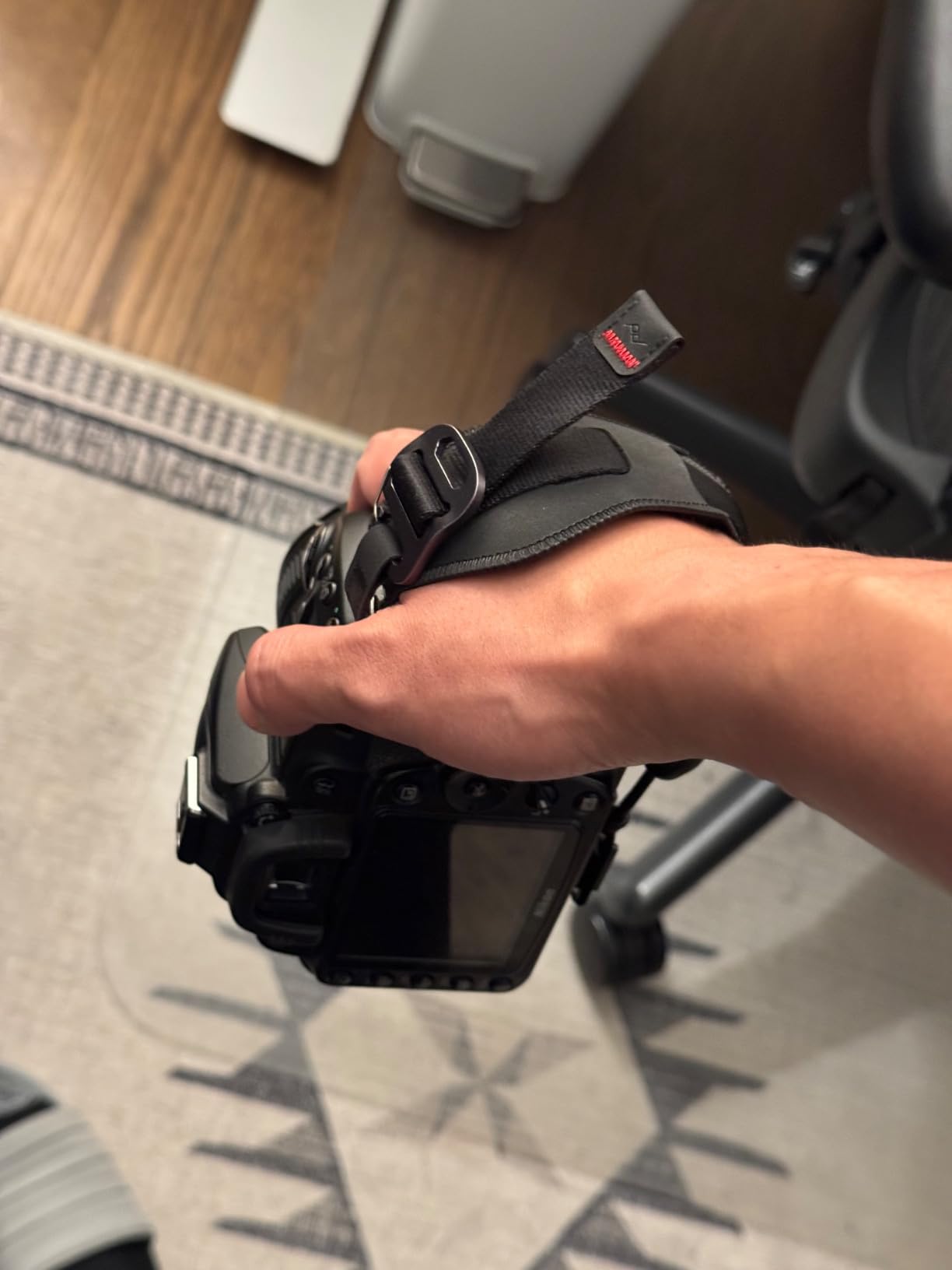 Peak Design Clutch Camera Hand Strap, Compatible with Any DSLR or SLR Body, Small, Sleek and Durable, Quick Release customer photo 2