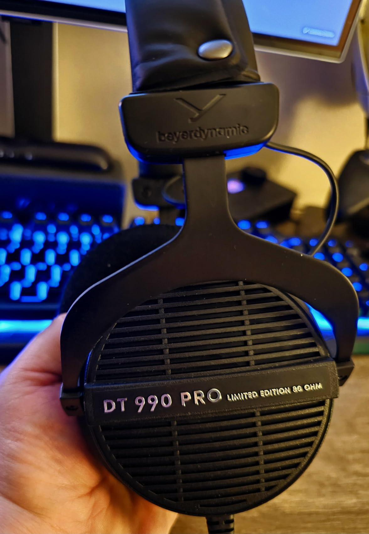 beyerdynamic DT 990 PRO, 80 Ohm, Open Back, Over Ear, Wired Professional Studio Headphones customer photo 2