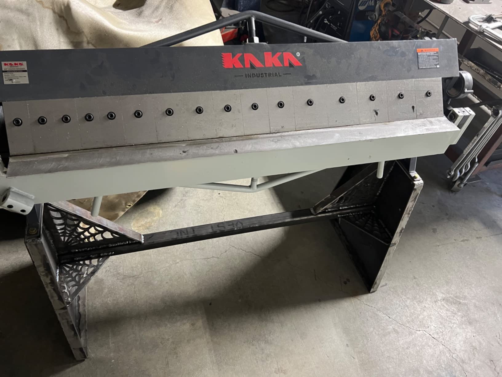 KAKA INDUSTRIAL Box and Pan Brake, 48-Inch 16 Gauge(0.06 Inch) Metal Brake, Mild Steel Capacity Pan and Box Brake, Heavy-Duty Bending Brake with 16 Fingers, 1-135 Degree Adjustable W-4816Z customer photo 1