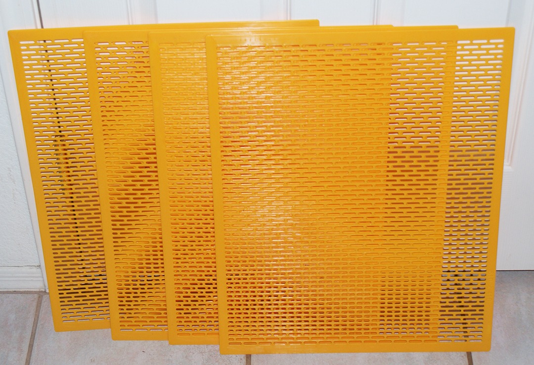 8 Frame Plastic Beekeeping Queen Excluder to Keep Queen Separate from Honey Boxes in a Bee Hive - 4 Pack customer photo 2