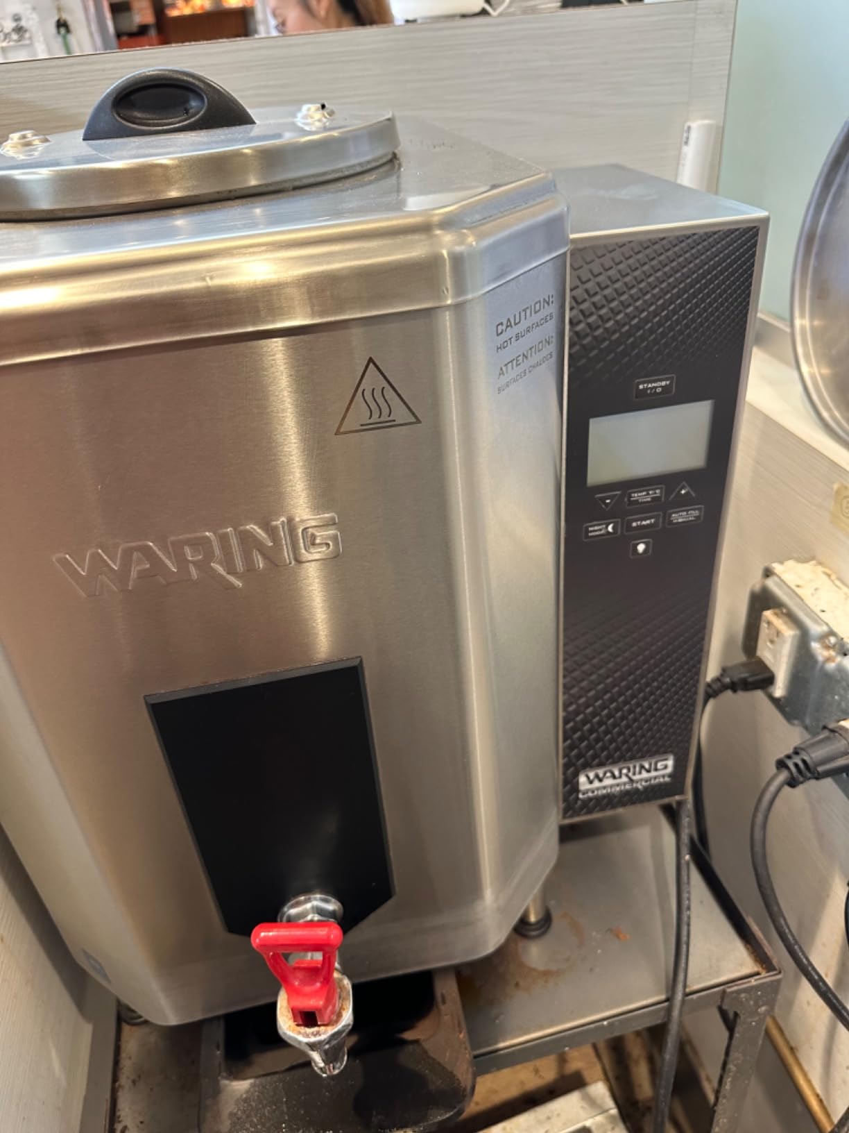 Waring Commercial WWB10G 10 Gallon Hot Water Dispenser, 120V, 1800W, 5-15 Phase Plug customer photo 1